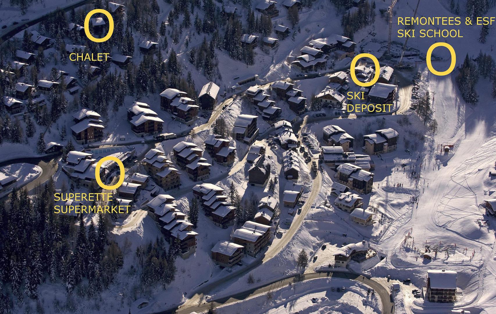 Le chalet est situé au milieu des sapins de Plagne 1800, à 3 minutes à pied du centre du village.
