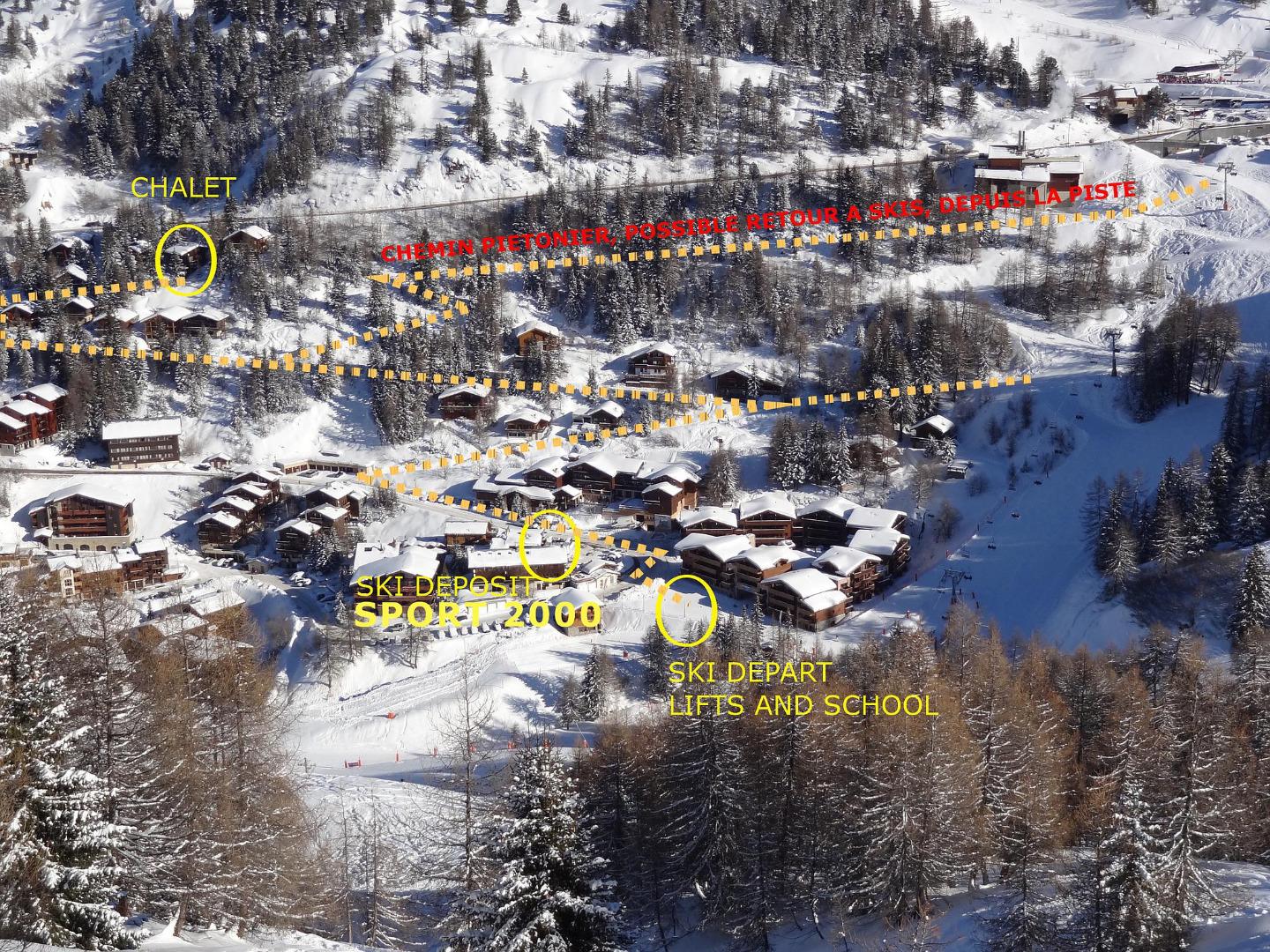 Suivant votre organisation, on rejoint les pistes à pied (en laissant son équipement chez Sport 2000) en navette depuis le parking au-dessus du chalet, ou même skis sur l'épaule au bout du chemin que l'on rejoint sous le chalet.