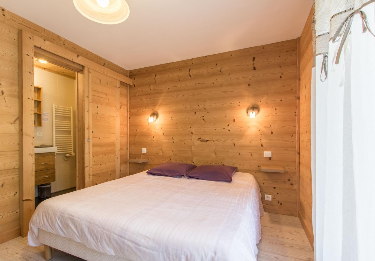Lit 160x200 avec salle de douche et wc