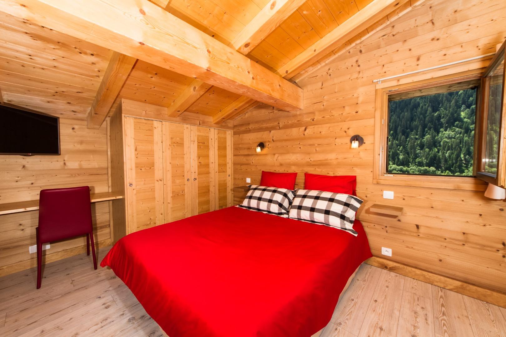 Chambre mansardée avec lit 160x200 