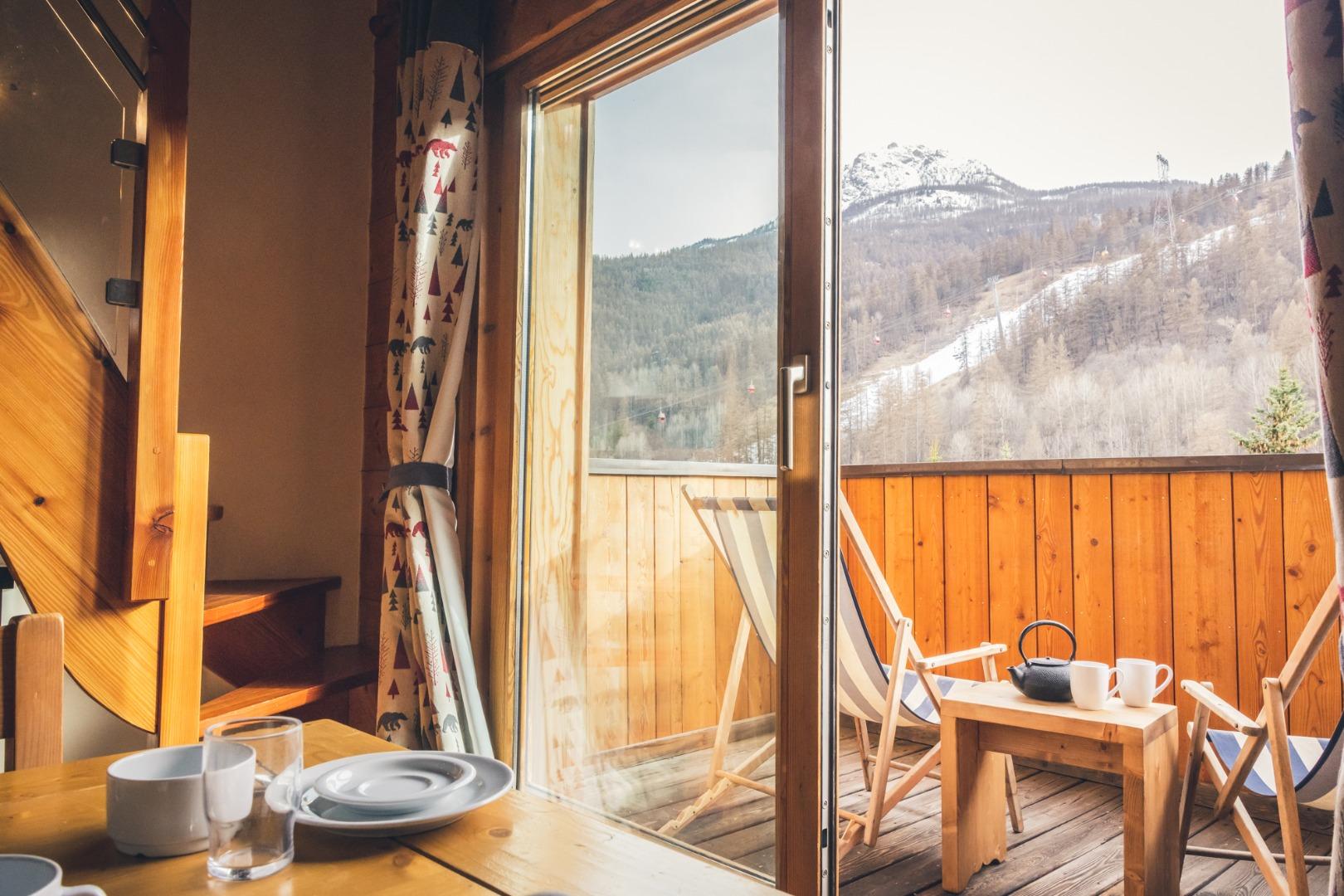 Balcon et vue sur la piste Luc Alphand (chaises longues ou table extérieur)
