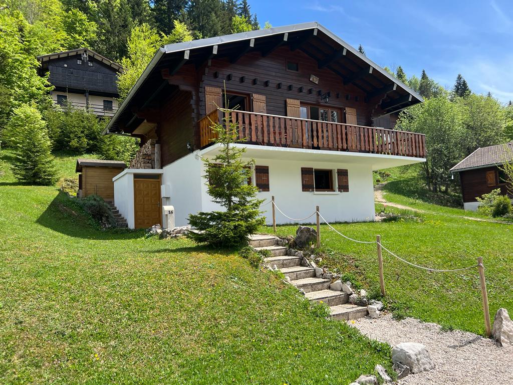 Chalet Privé LE  P'TIT SCHUSS 100 m2 ambiance cosy dans un écrin de verdure à à 150m des pistes pour randonner - Classé 3*