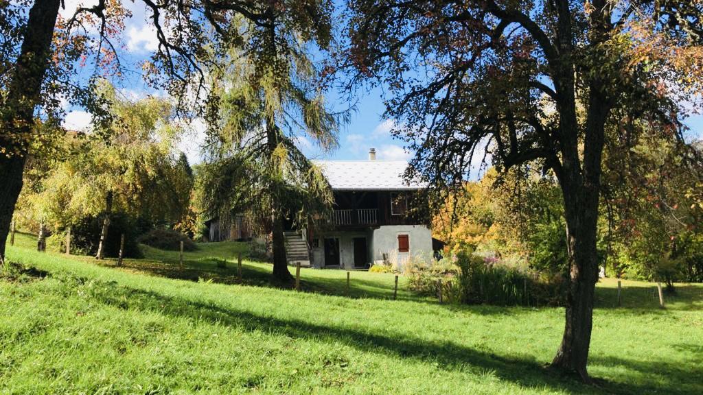 La maison depuis le pré des chevaux!
