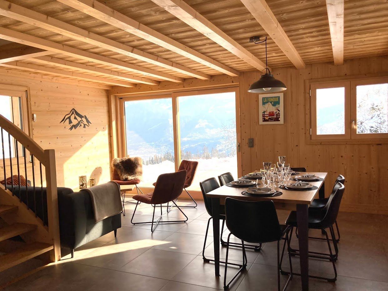 Salon ouvert sur la cuisine