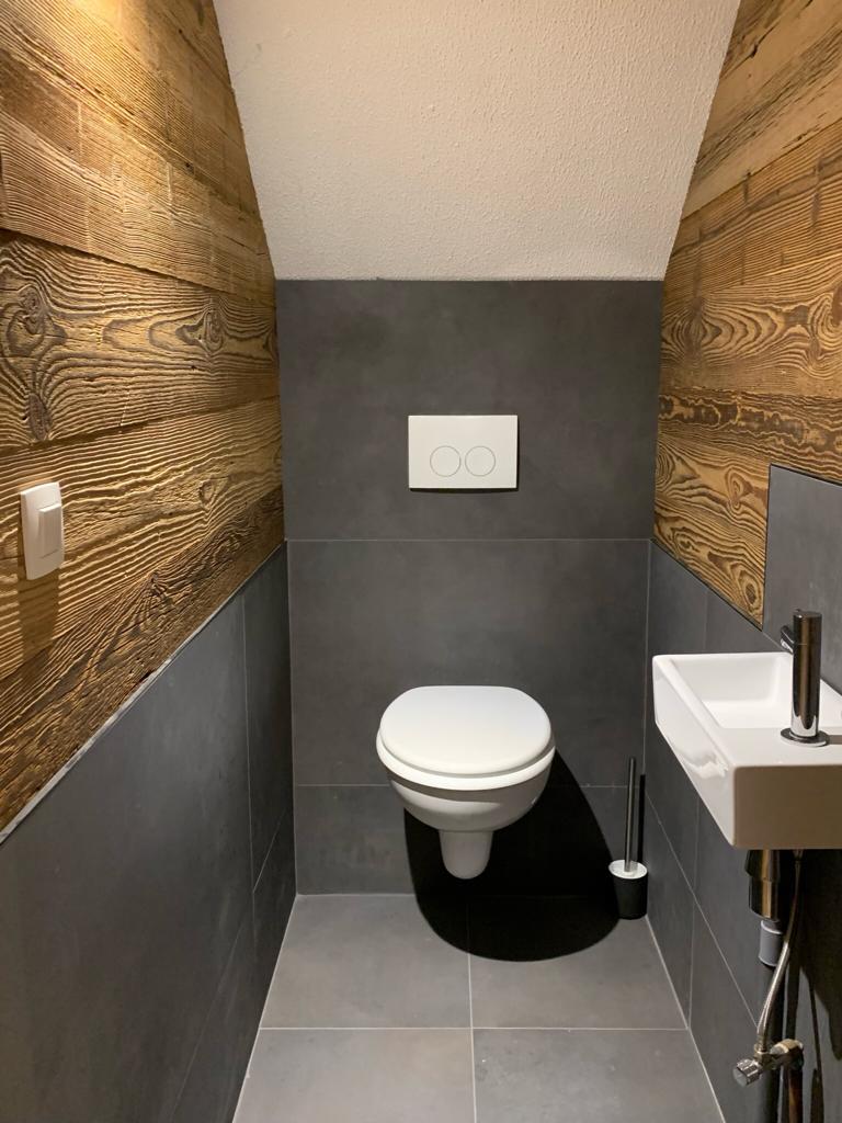 Toilette indépendante dans le hall d'entrée