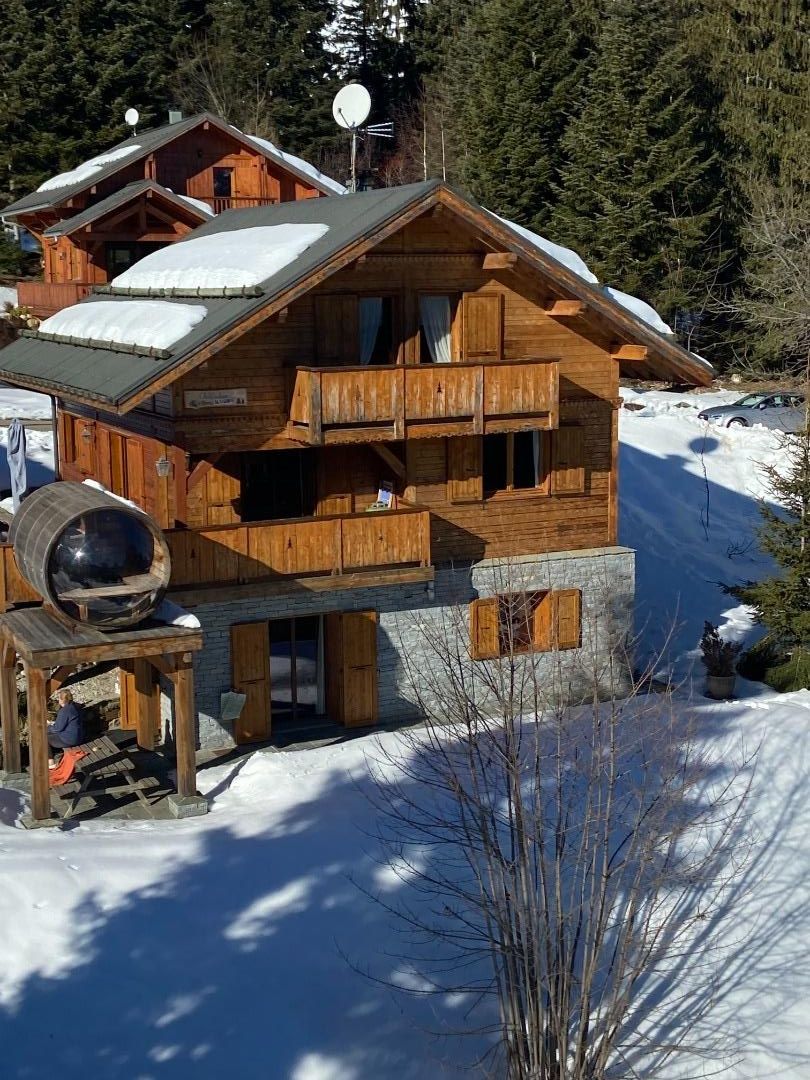 Le chalet Robin (la location correspond au niveau avec parement en pierres.