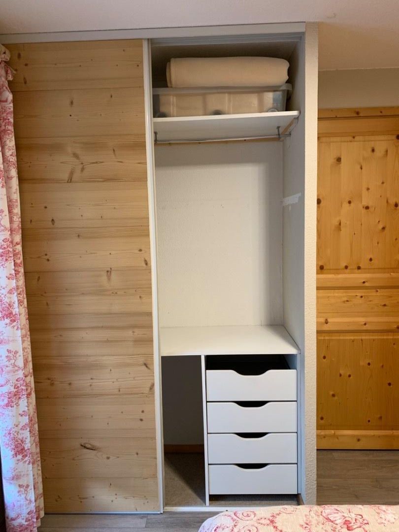 Placard dans chaque chambre 