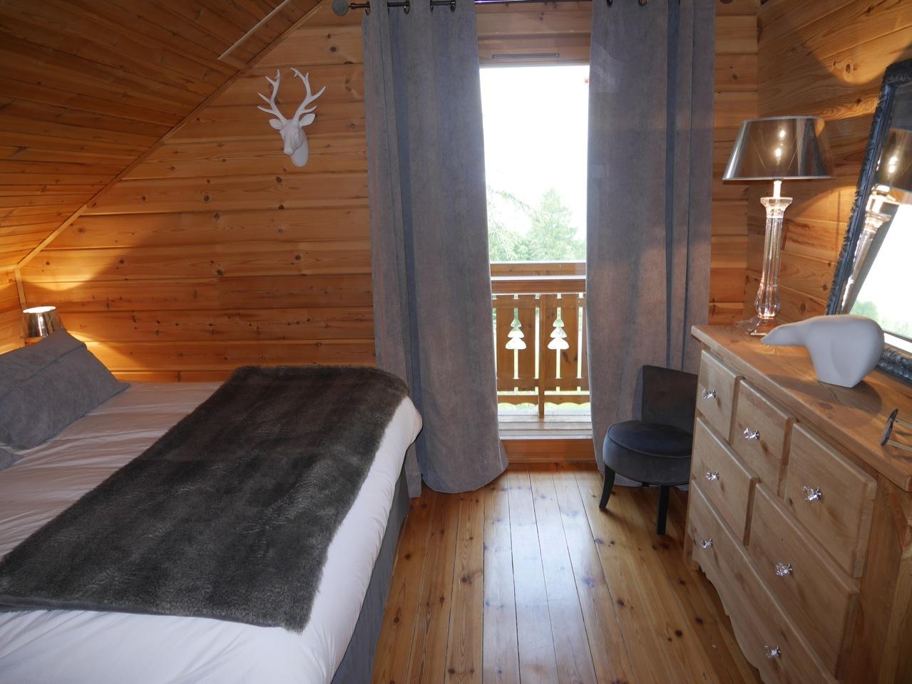 1er étage chambre 3 avec lit 160 et balcon 