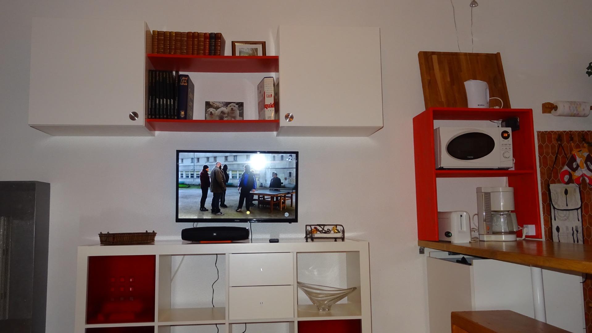 Rangement autour de la télévision