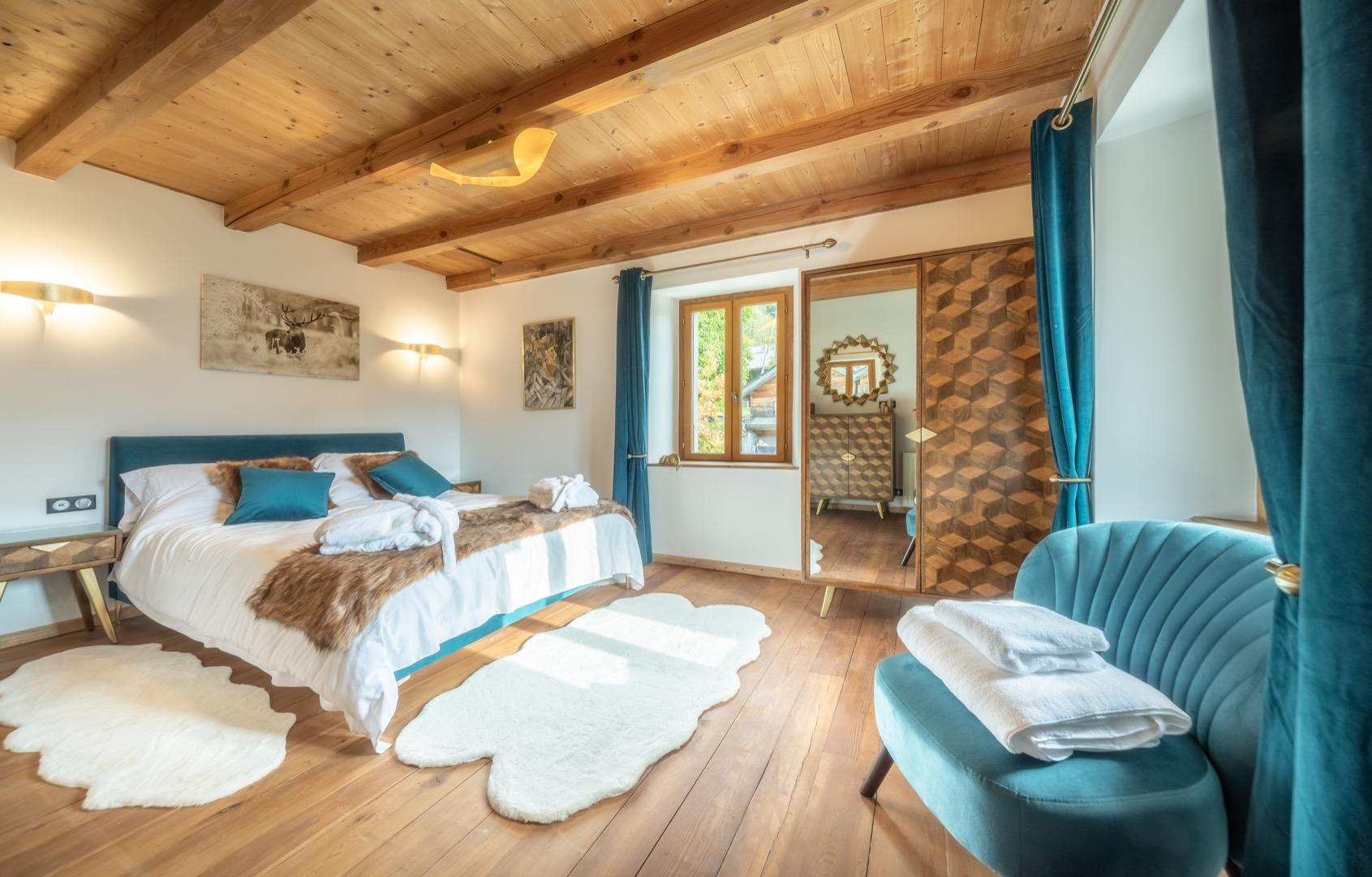 Suite parentale 1 avec salle de bain attenante et vue sur les montagnes exposée sud
