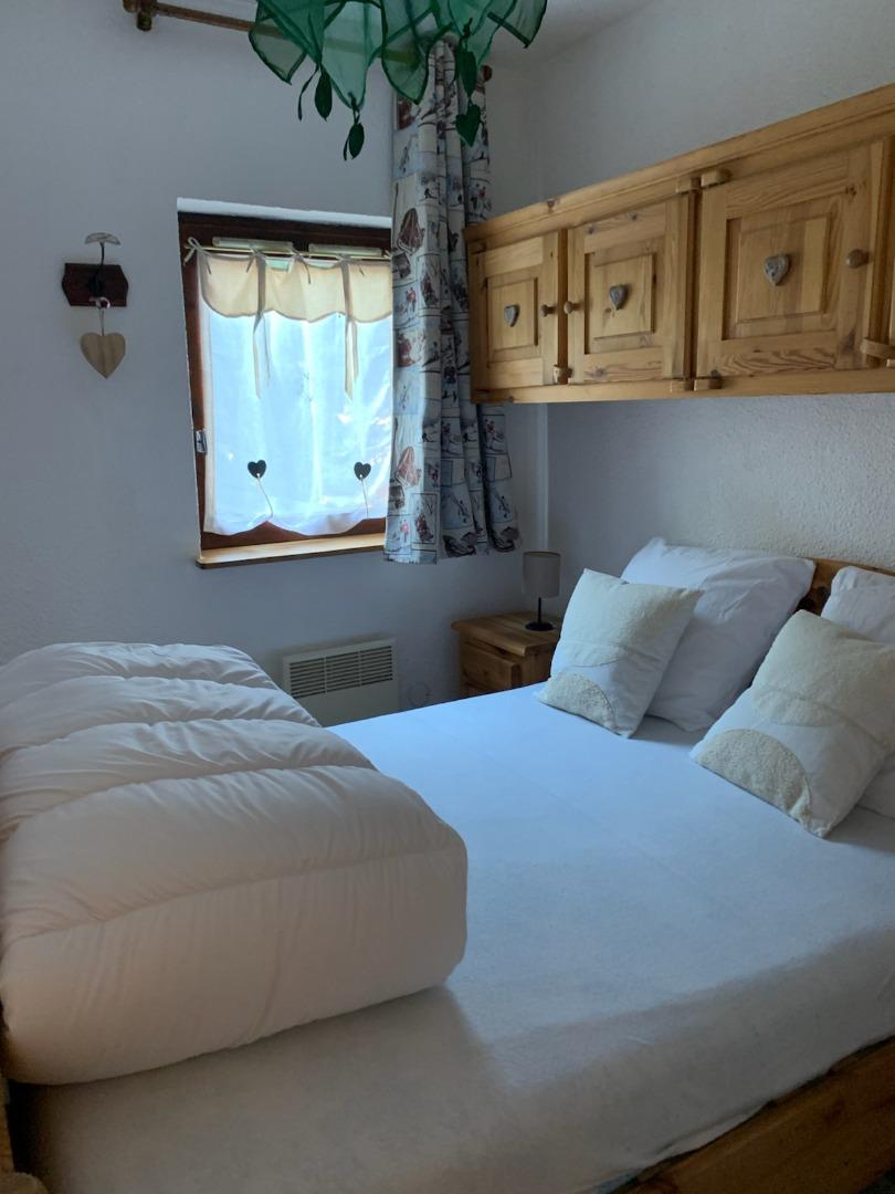 Chambre lit double 140 x 190 cm