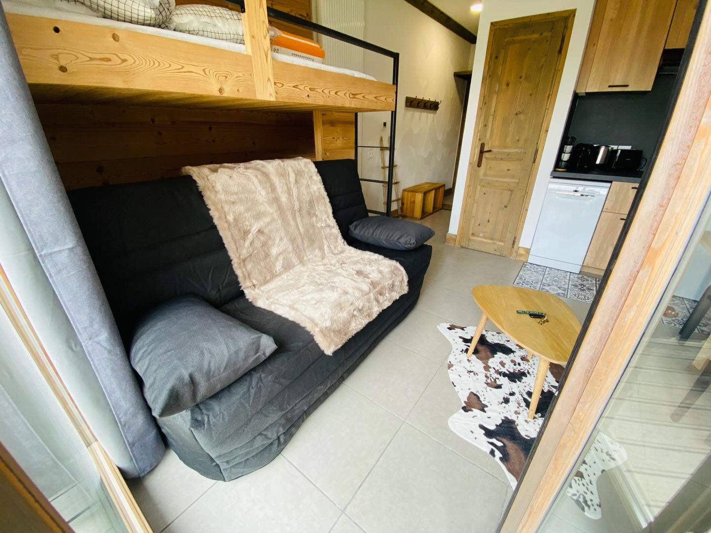 Canapé lit matelas bultex, lit superposé en 80 et chauffeuse convertible en 70