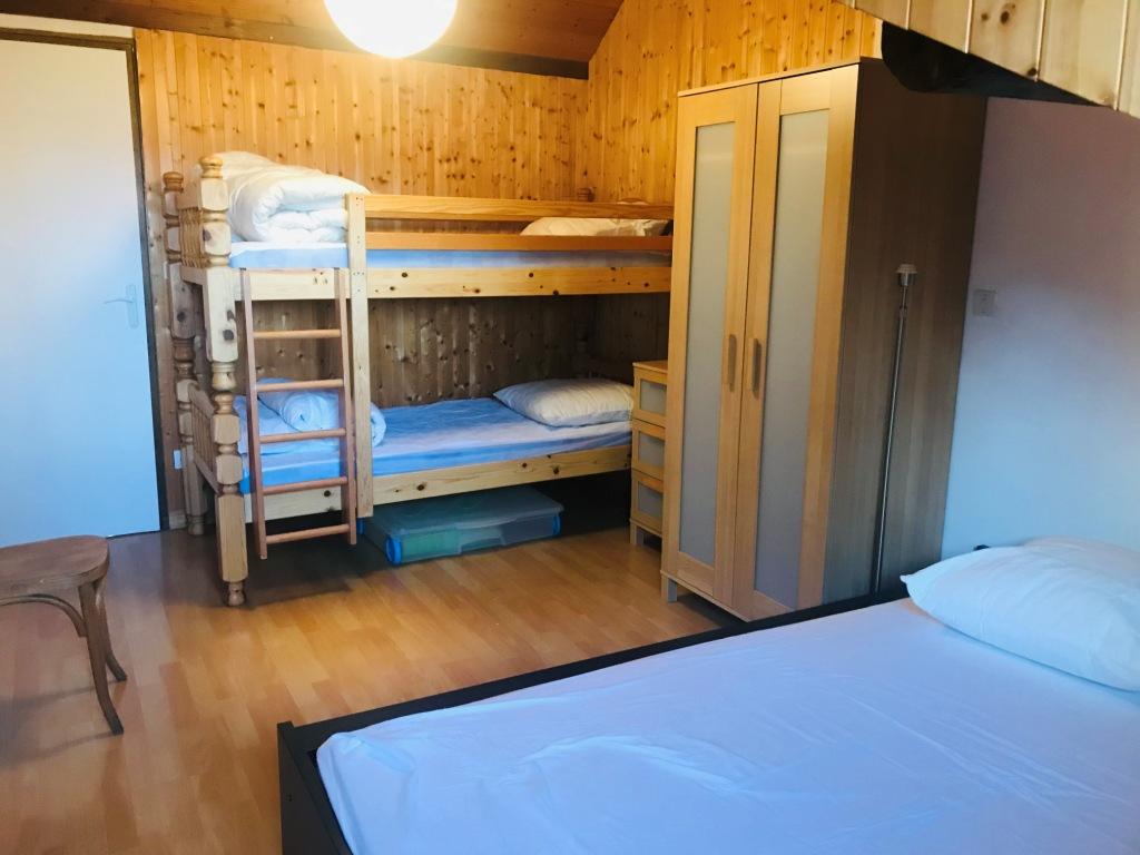 chambre 2,2 lits superposes et lit en 140  salle d eau et WC