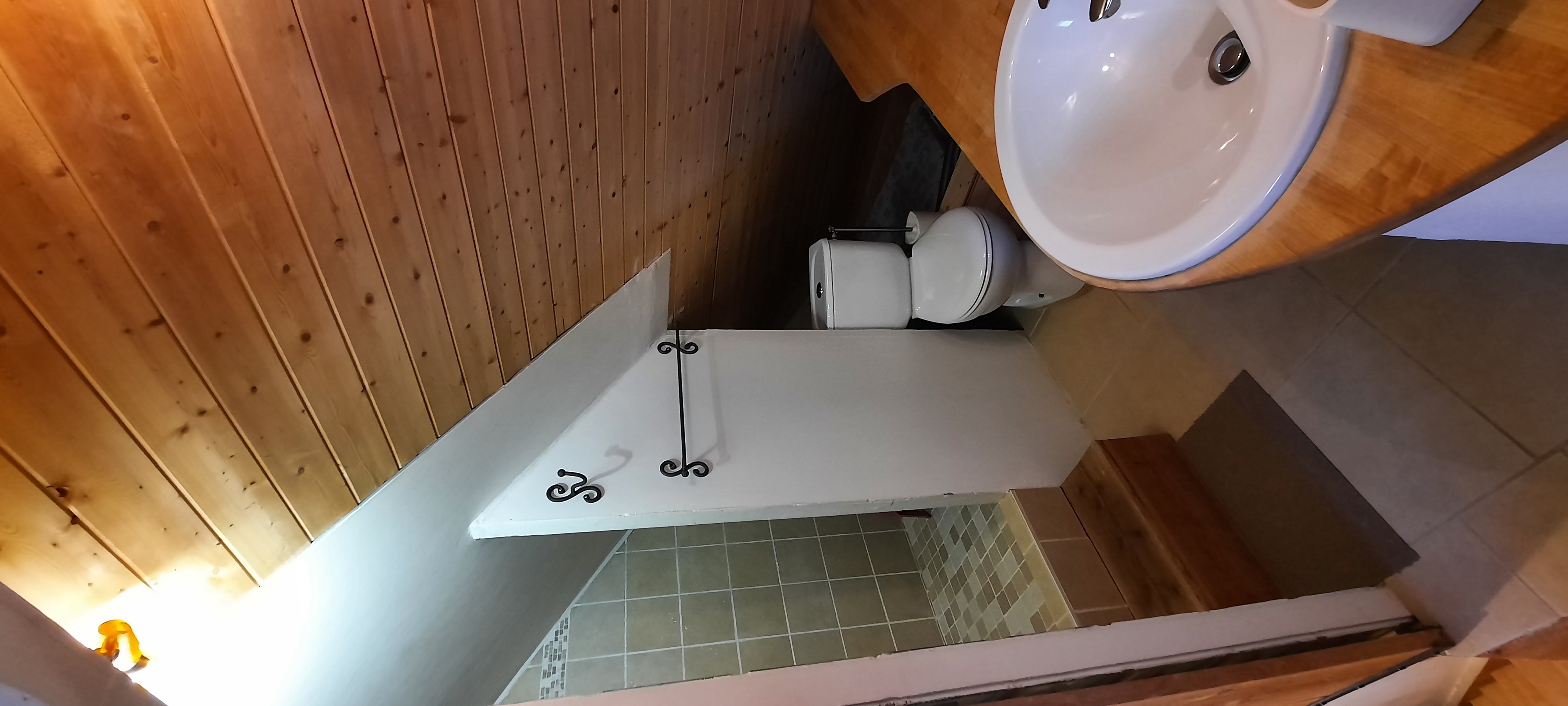 salle d'eau avec douche dans les combles 