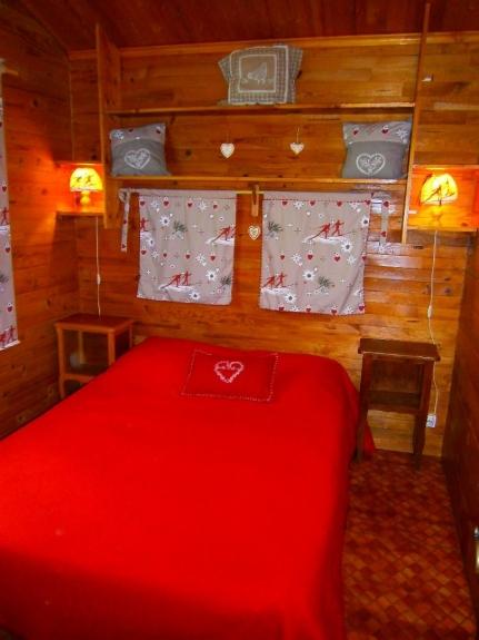 1ERE CHAMBRE AVEC LIT A 2 PLACES