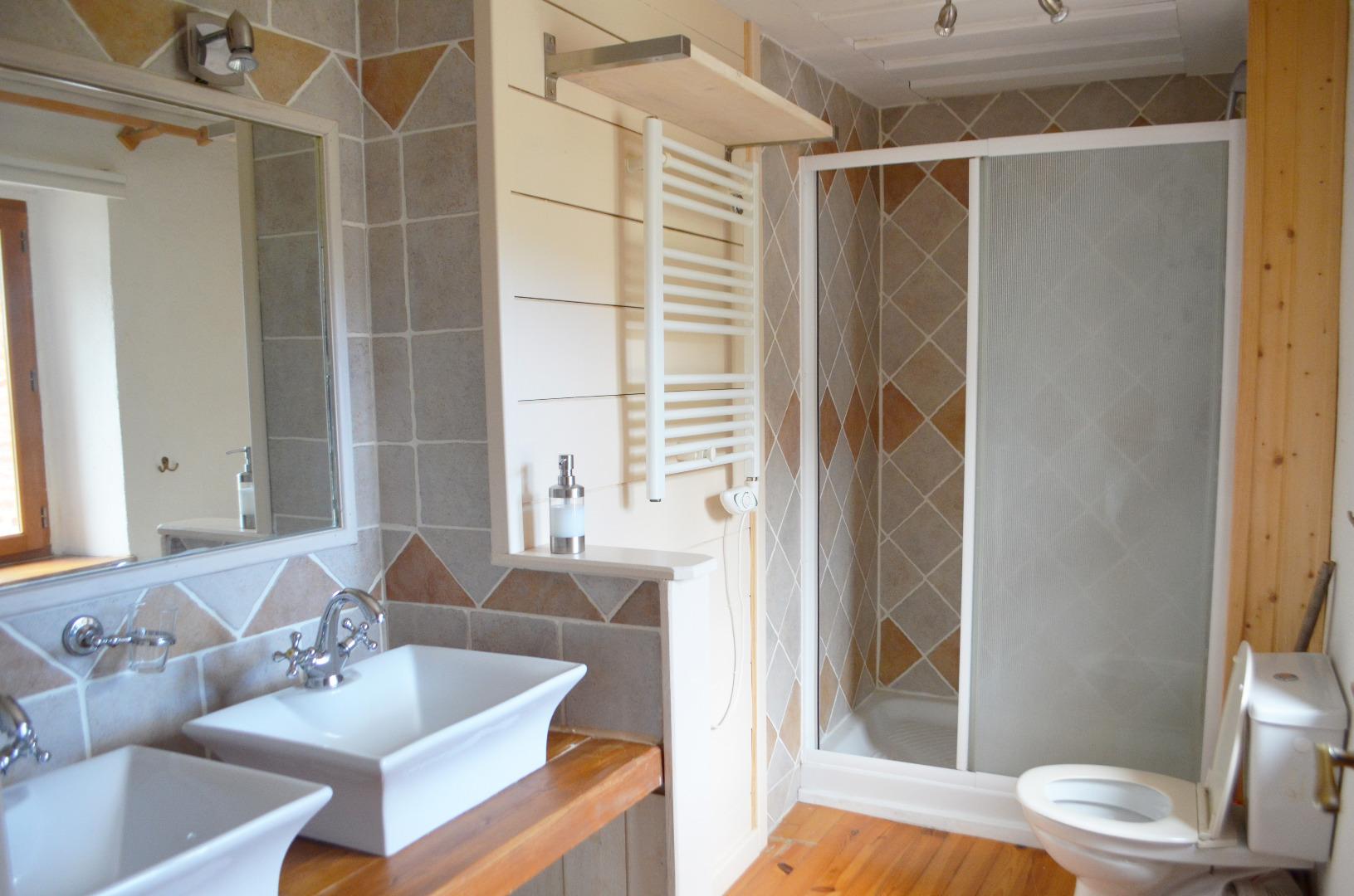 Salle d'eau attenante à la chambre parentale
