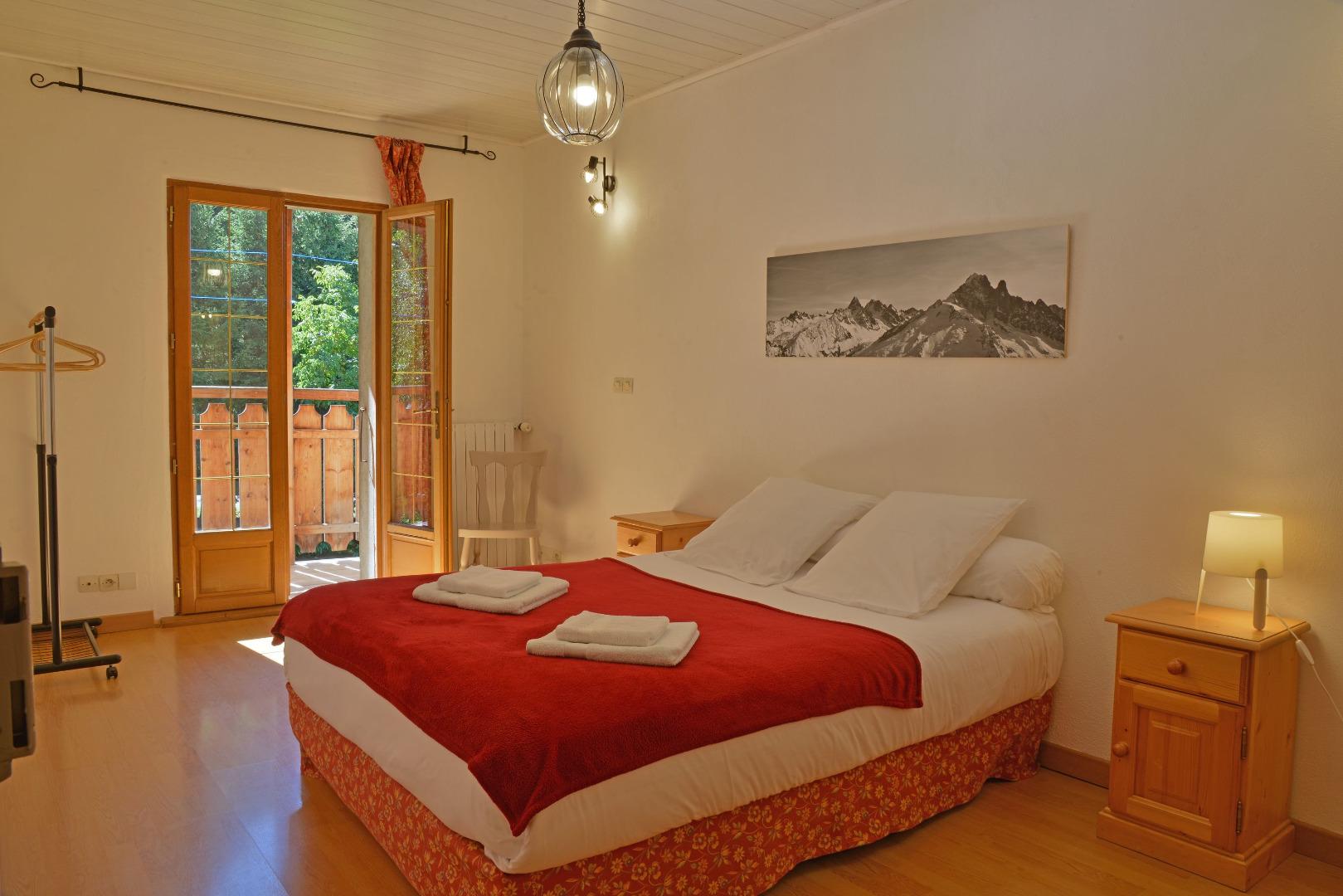 Chambre 1 : 1 lit 2 places de 140x190 cm