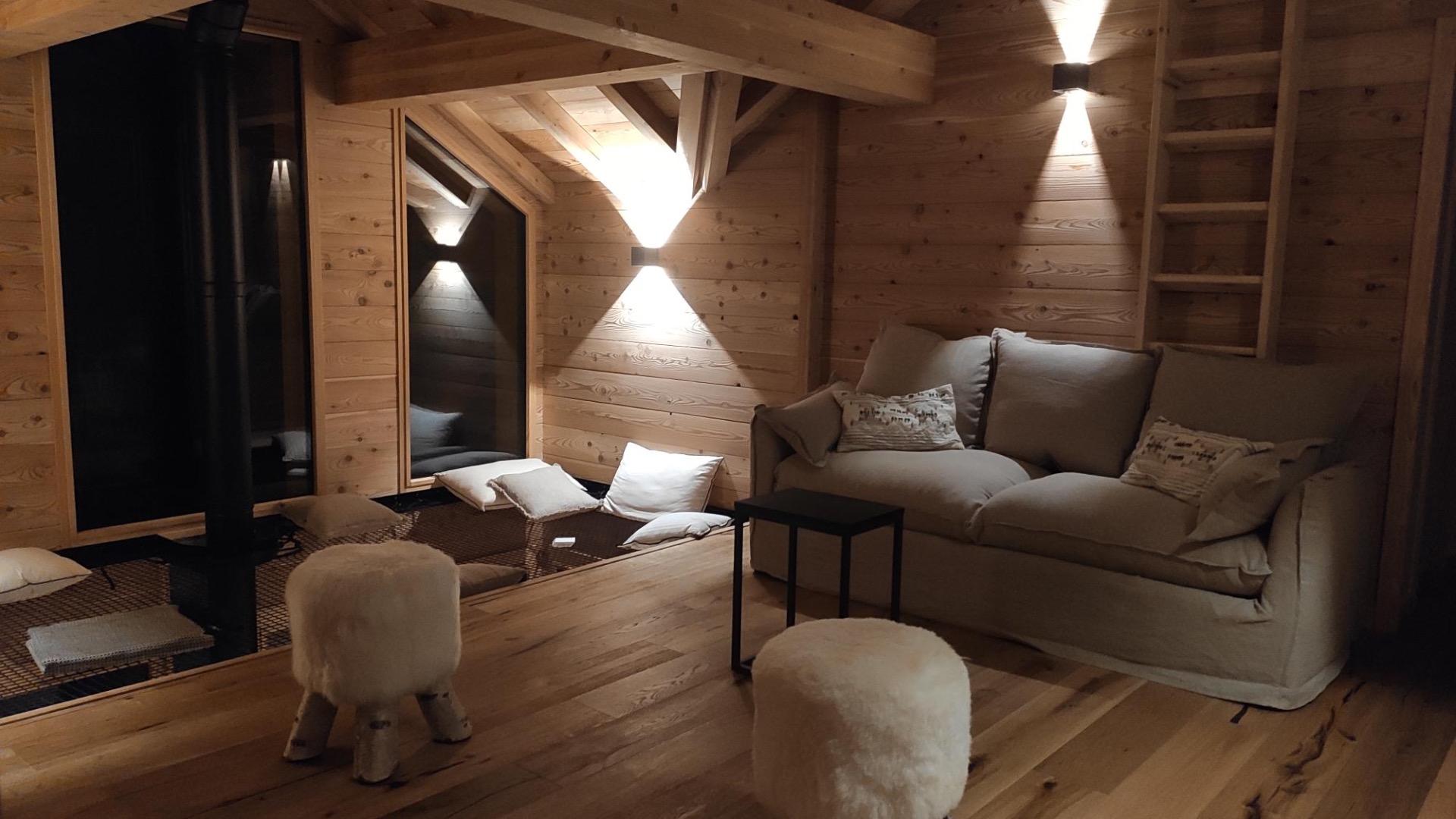 A l'étage, mezzanine atypique, conviviale pour un moment calme