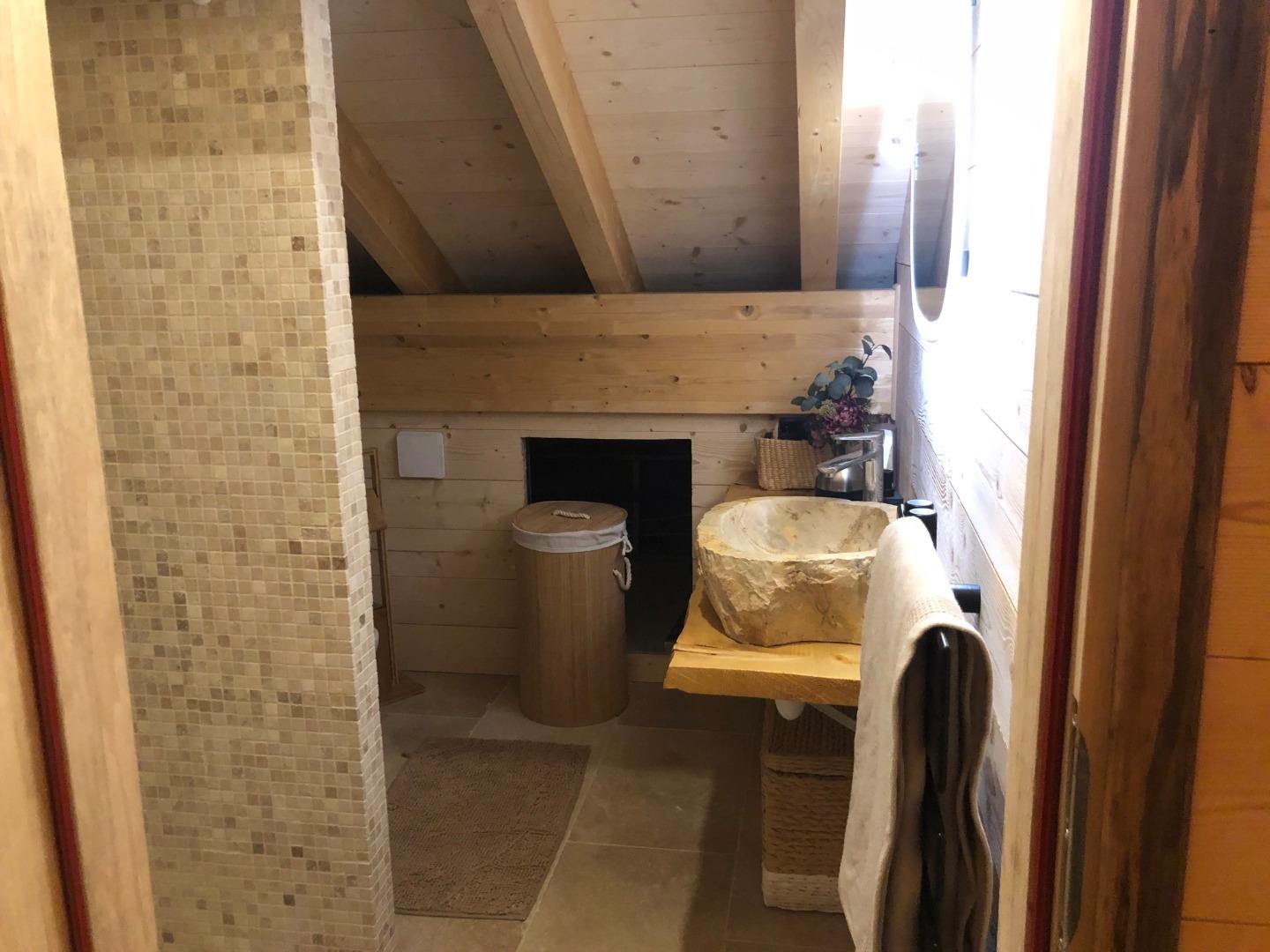 salle d'eau du troisième étage 