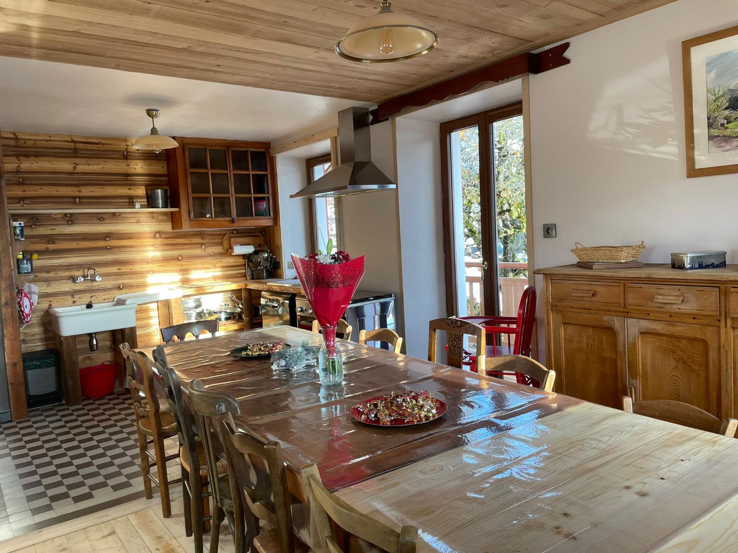 Cuisine à l 'ancienne ouverte sur Salle a manger