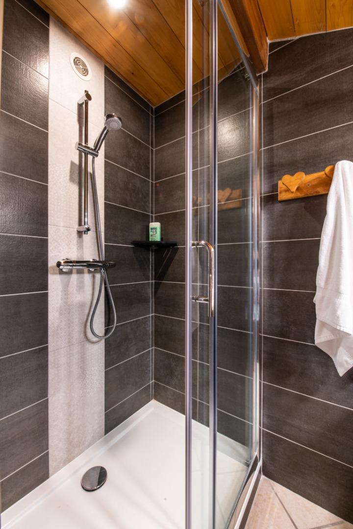 7 cabines de douche