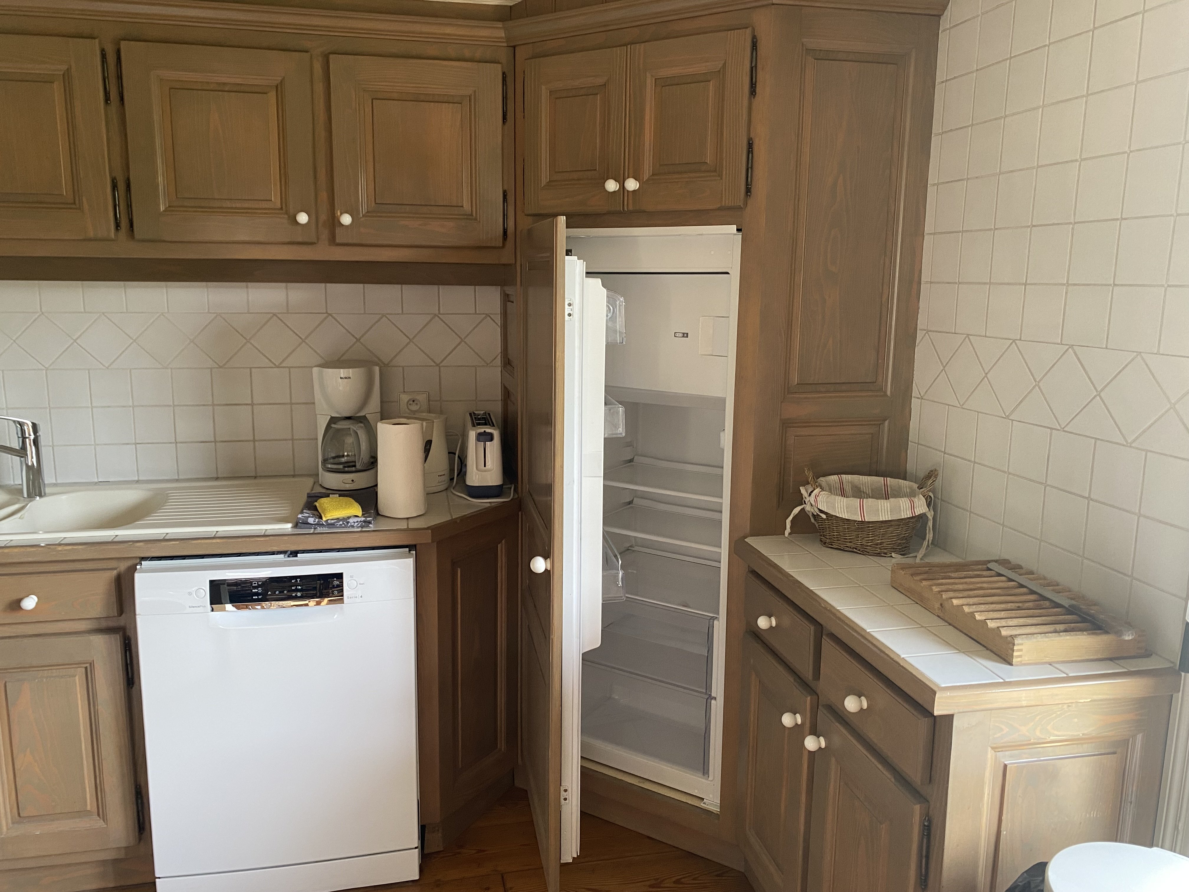 Kitchenette, réfrigérateur, lave-vaisselle 