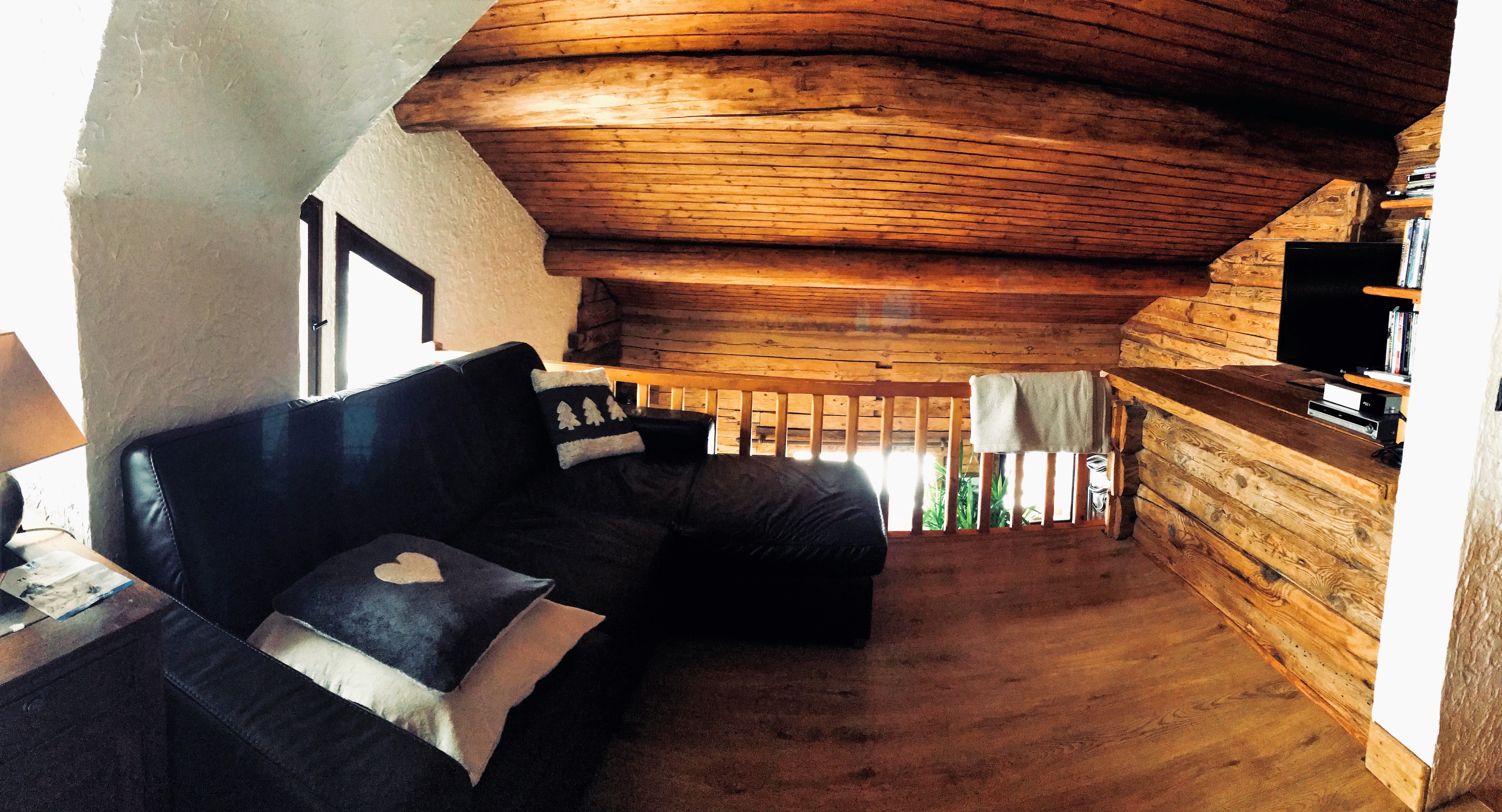 Mezzanine, Canapé coin TV et bureau