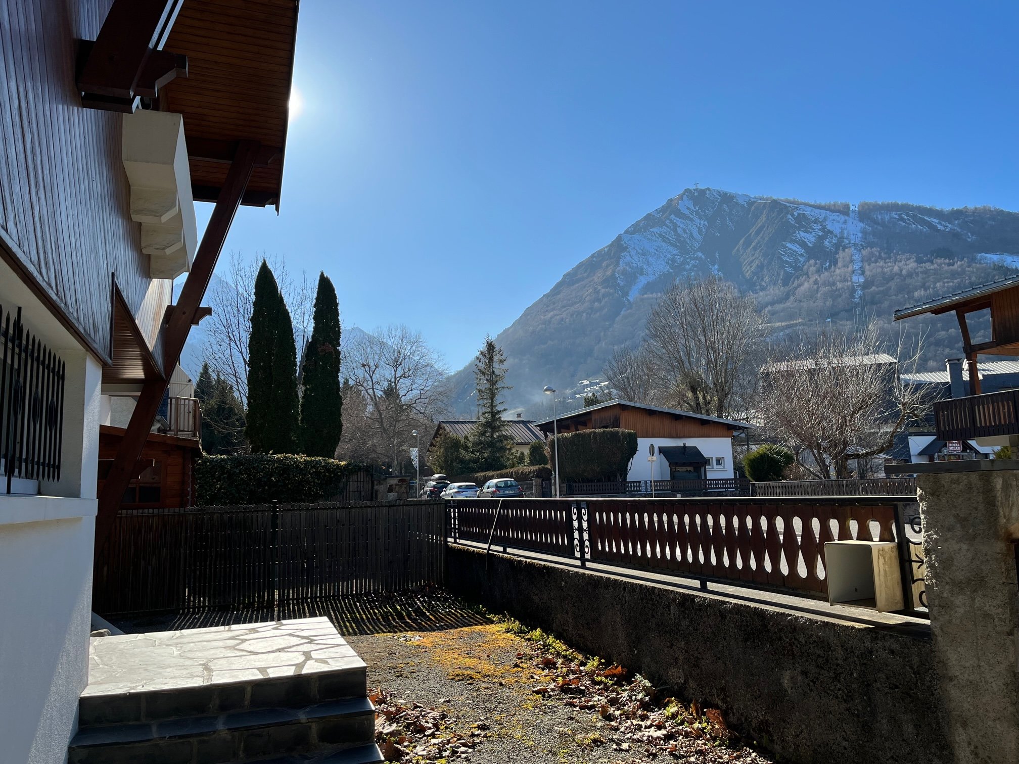 VUE SUR LA MONTAGNE 