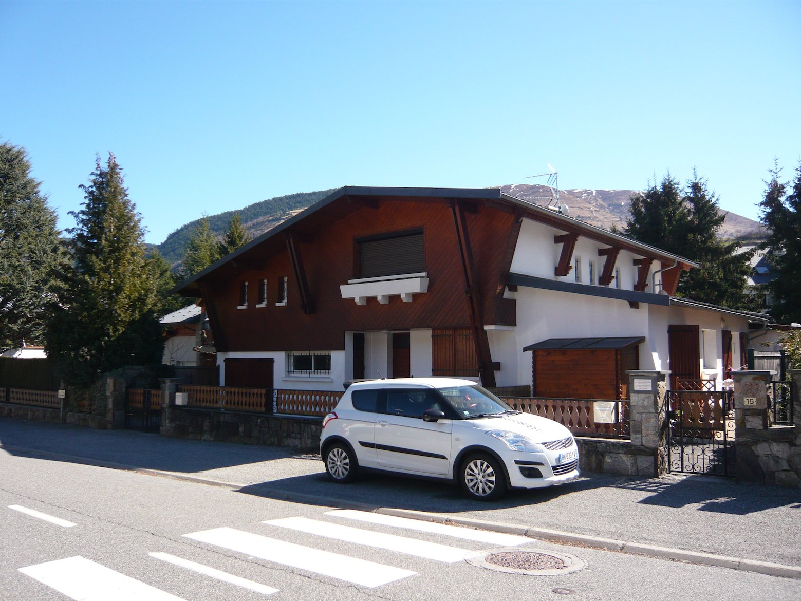 VUE CHALET ET APPARTEMENT SUR LA DROITE