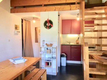 Vue générale du coin cuisine et de la salle à manger - Rez de chaussée