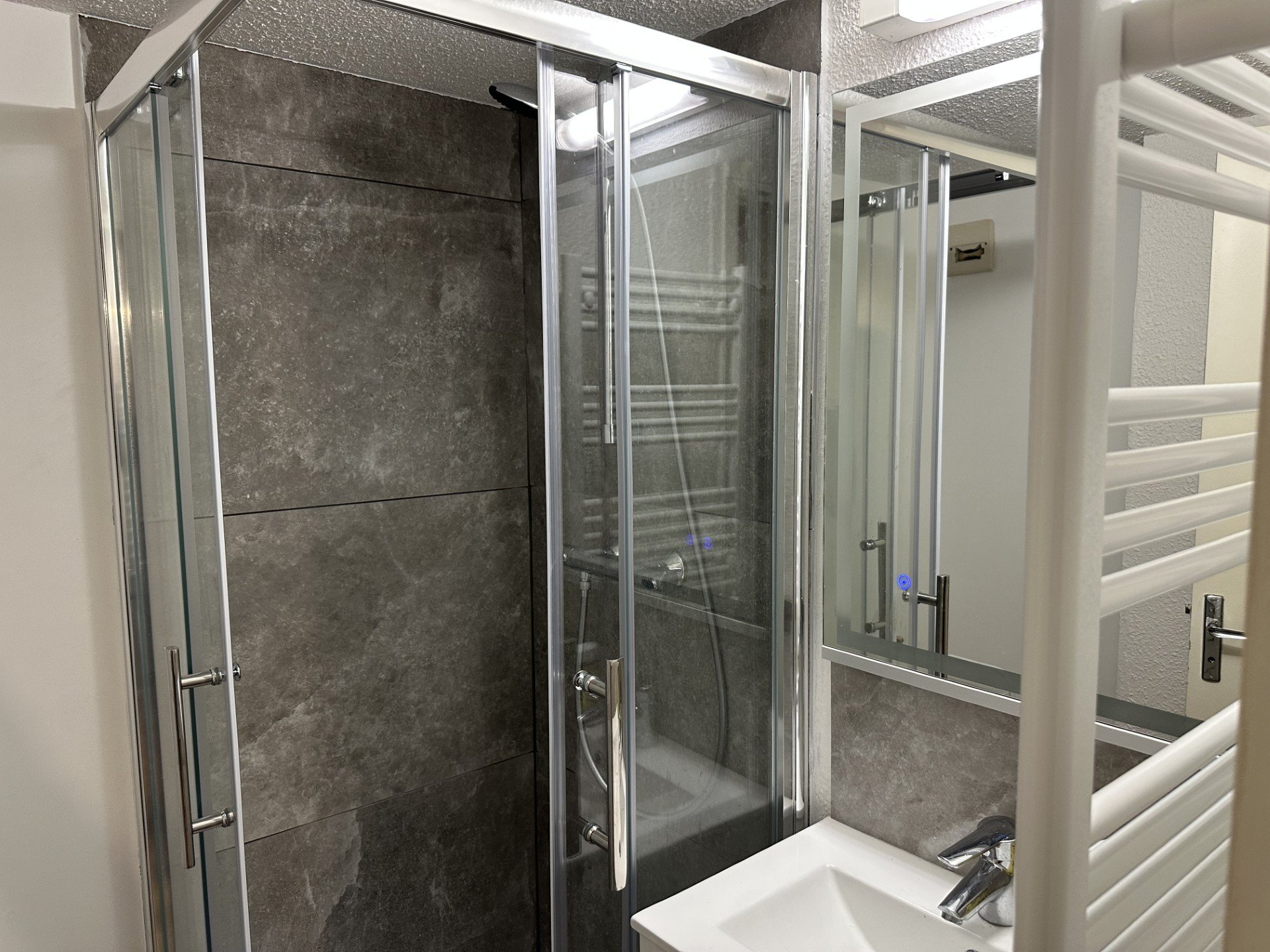 Salle de douche du rez de chaussée
