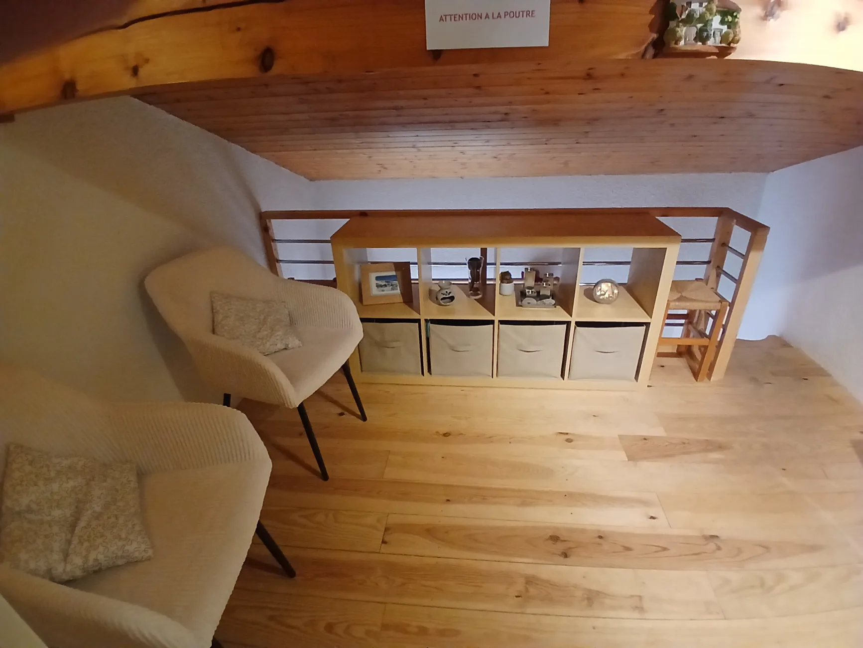 Mezzanine avec télé 