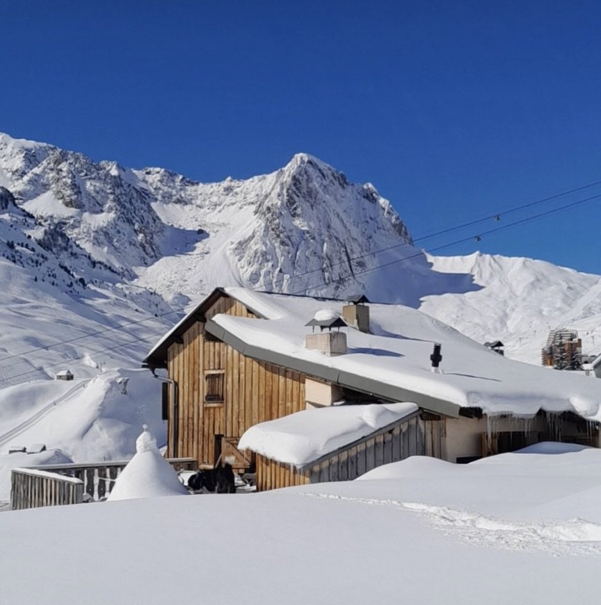 Chalet La Bergerie, 10 personnes, sans vis-à-vis, déco montagne, skis aux pieds