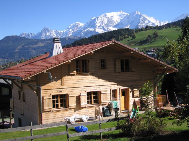 LE CHALET ET LA VUE MONT-BLANC.
UN PLAISIR POUR LES YEUX