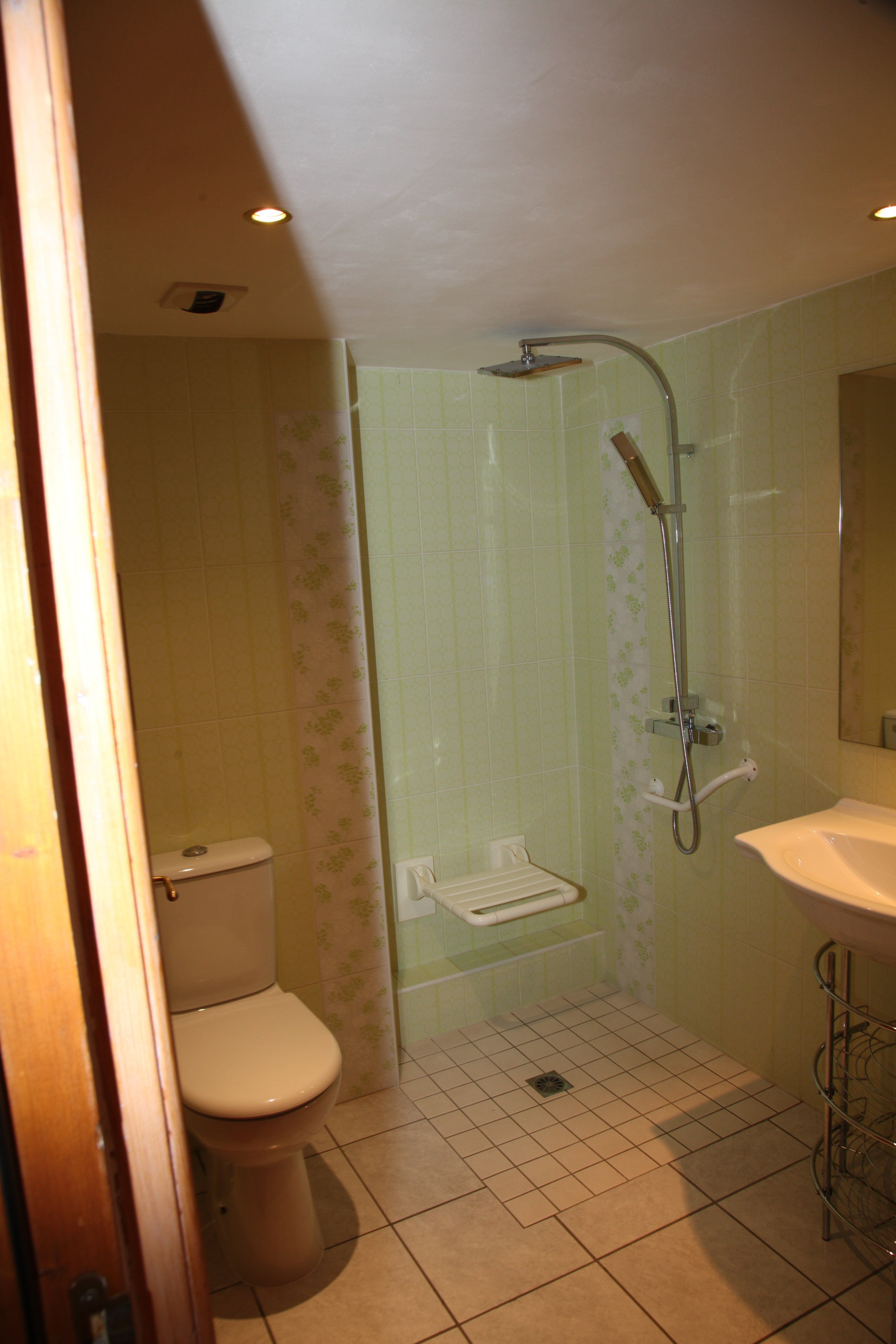 Salle d'eau 2 - Accessible P.M.R.