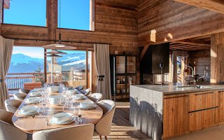 Salle a manger de qualité avec vue en été