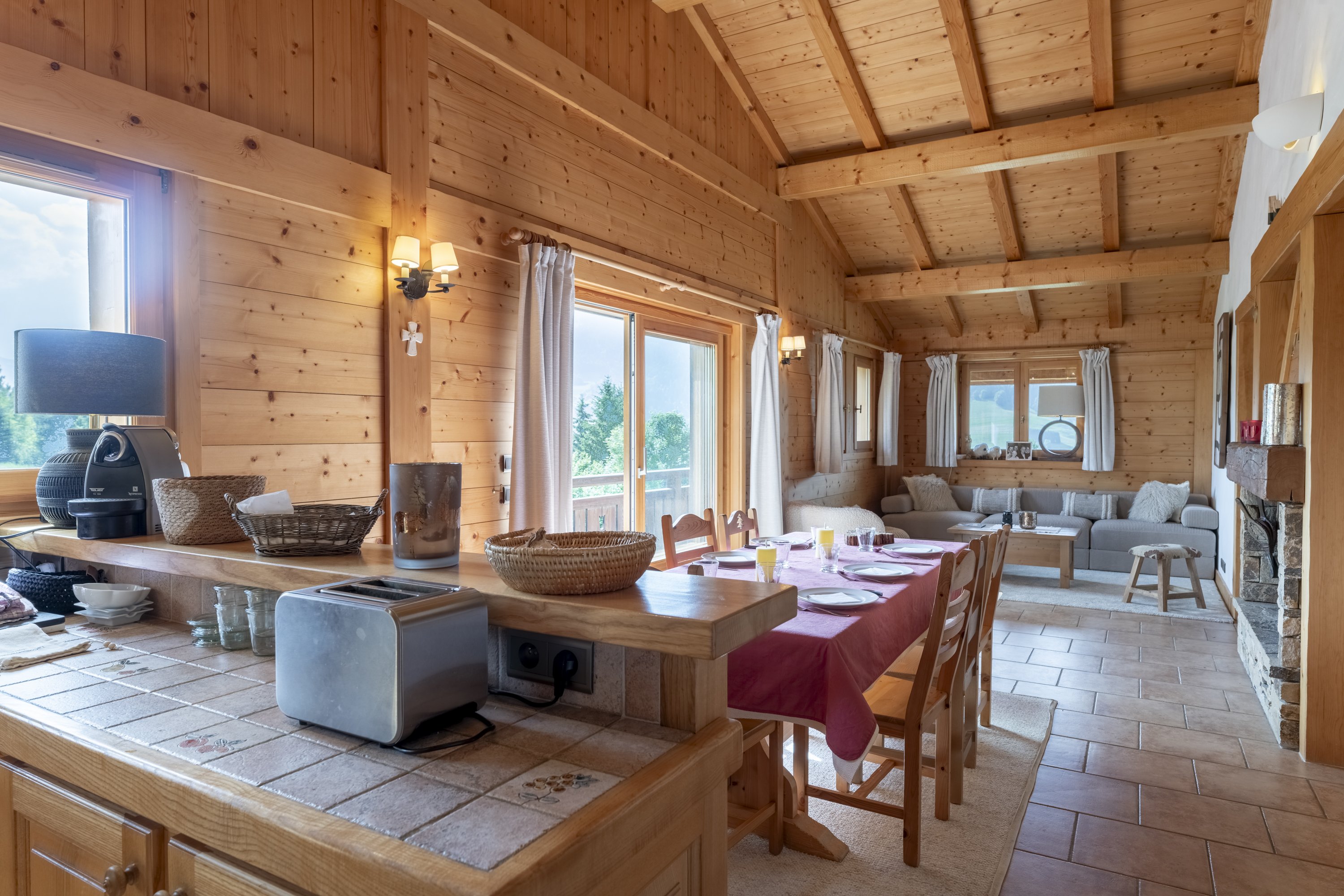 pièce à vivre coté cuisine 