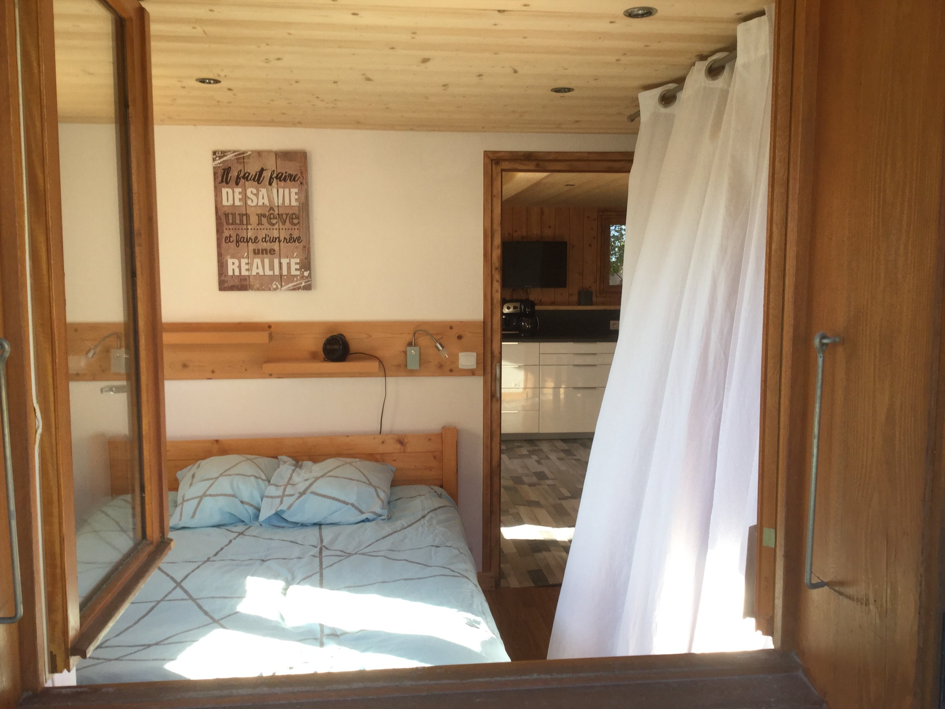 la chambre avec lit double