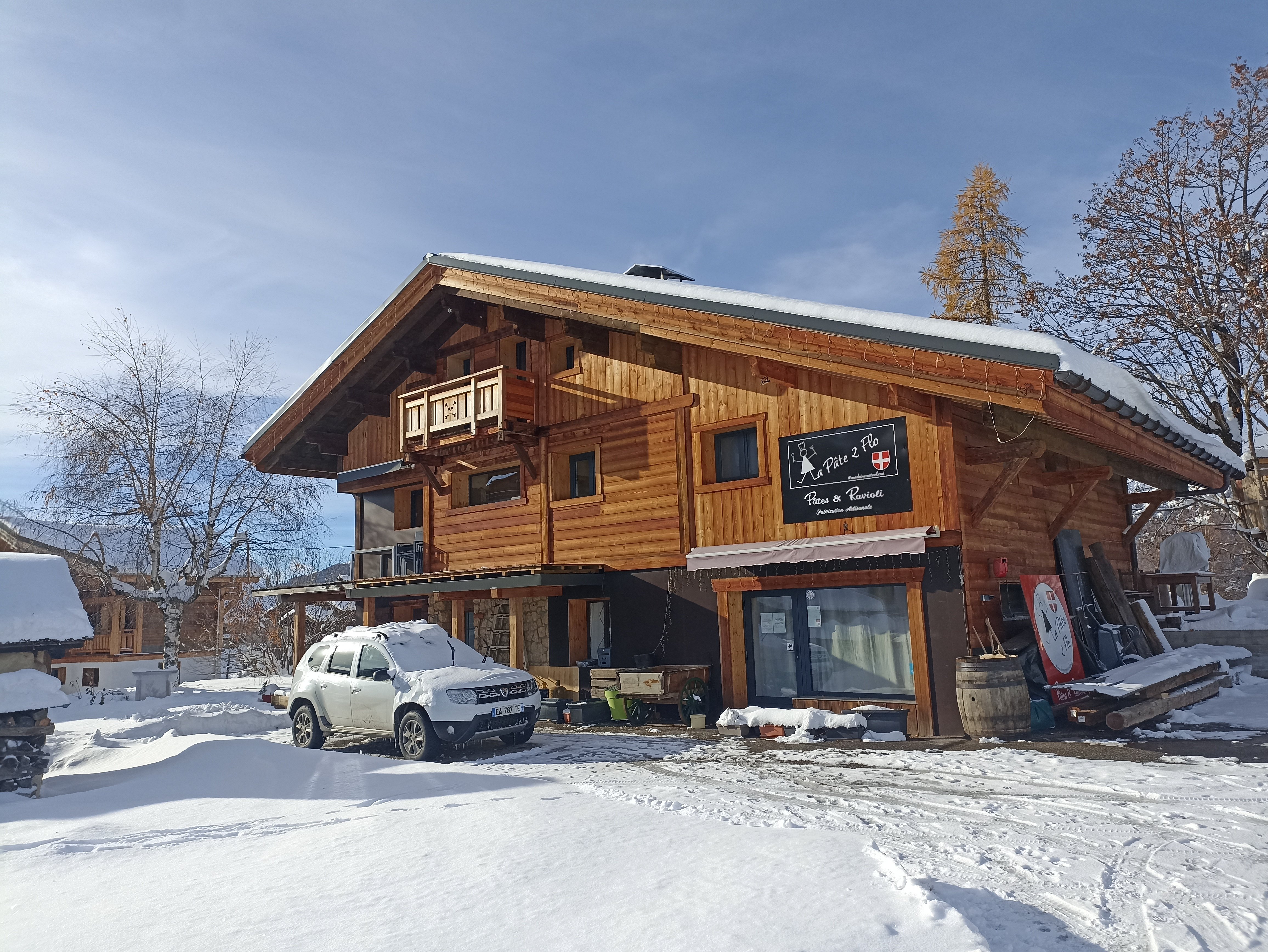 le chalet dans lequel se trouve l'appartement