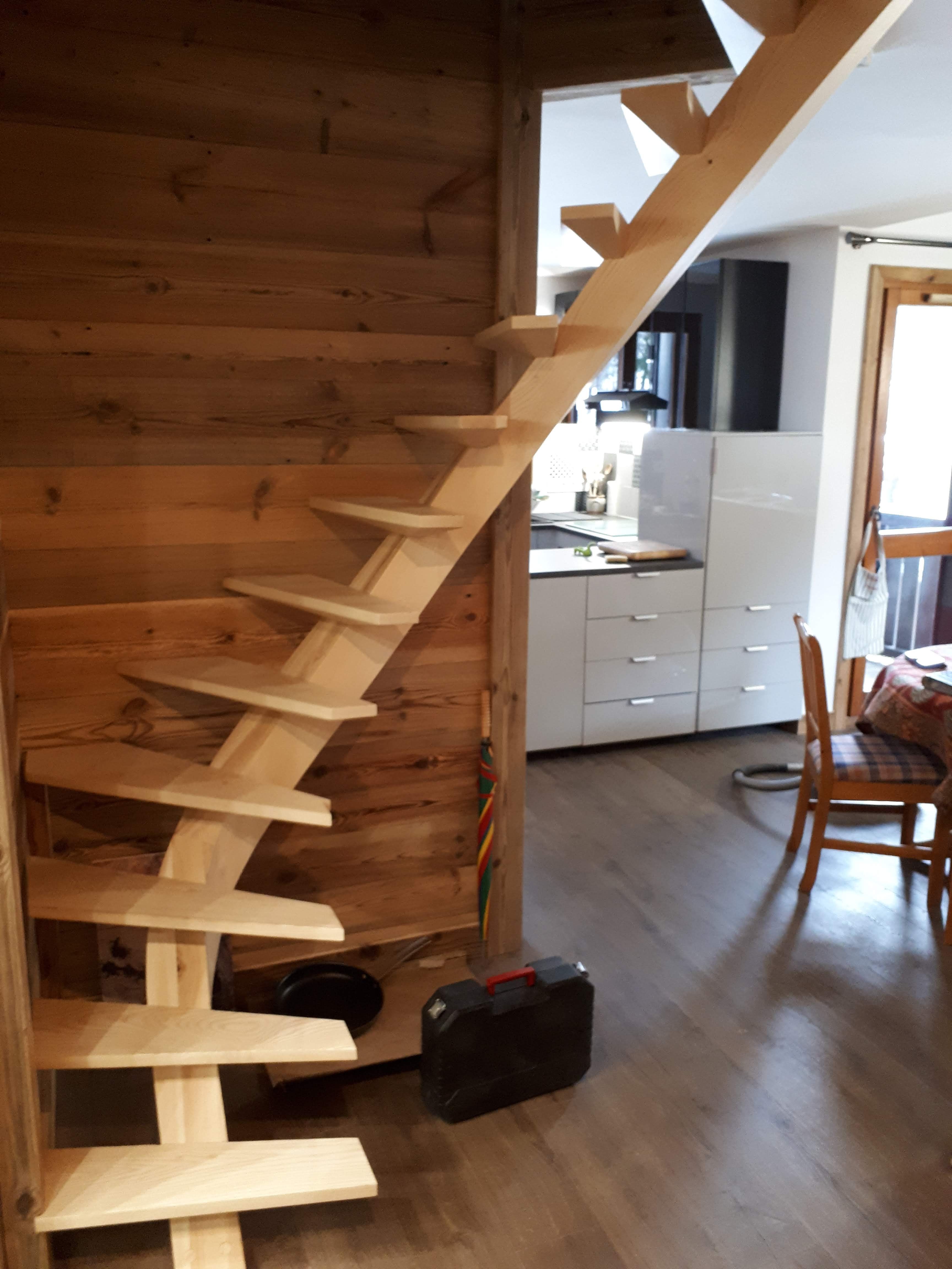ESCALIER VERS MEZZANINE