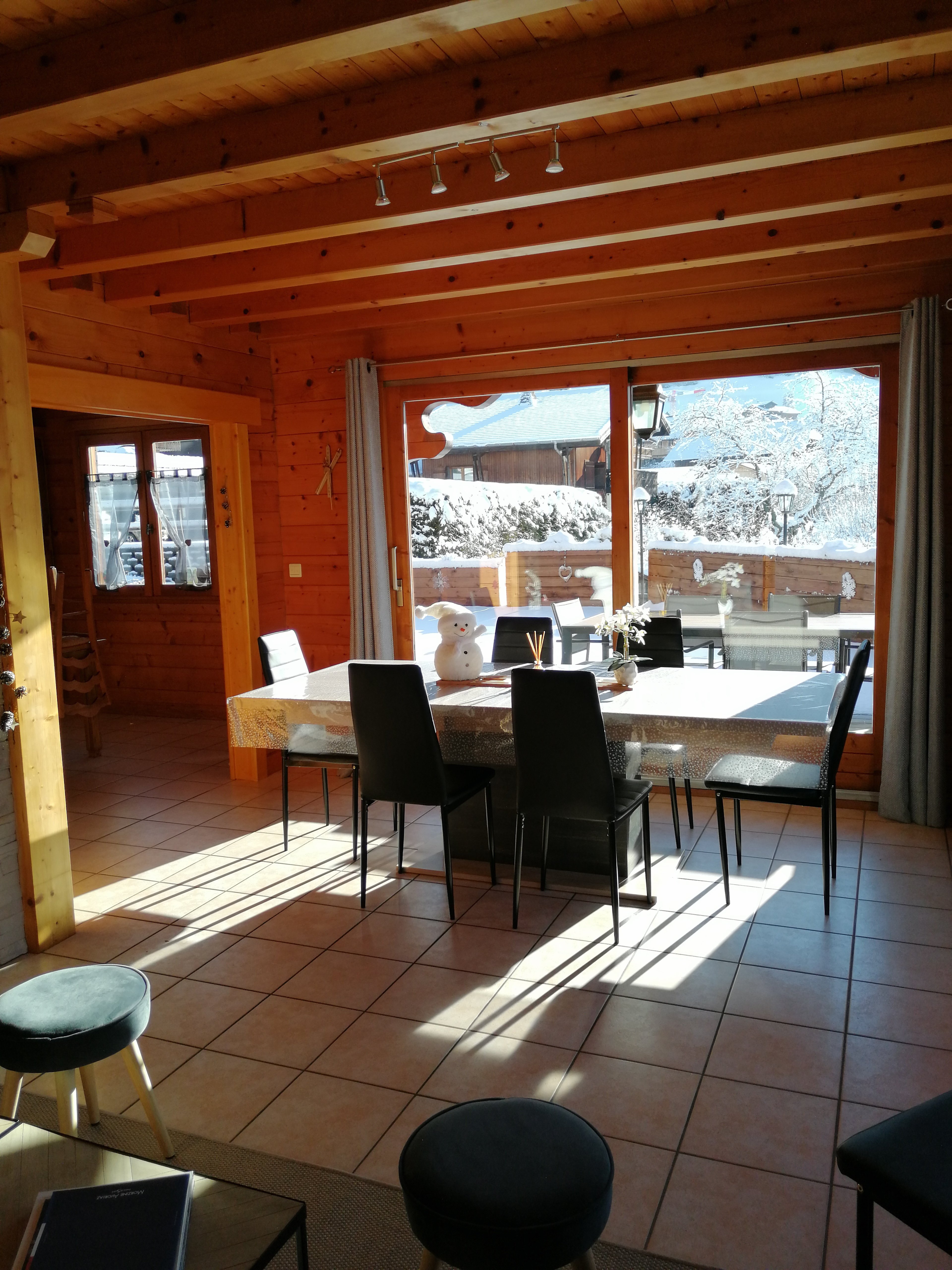 Coin Salle à Manger avec une table pour 10 personnes 