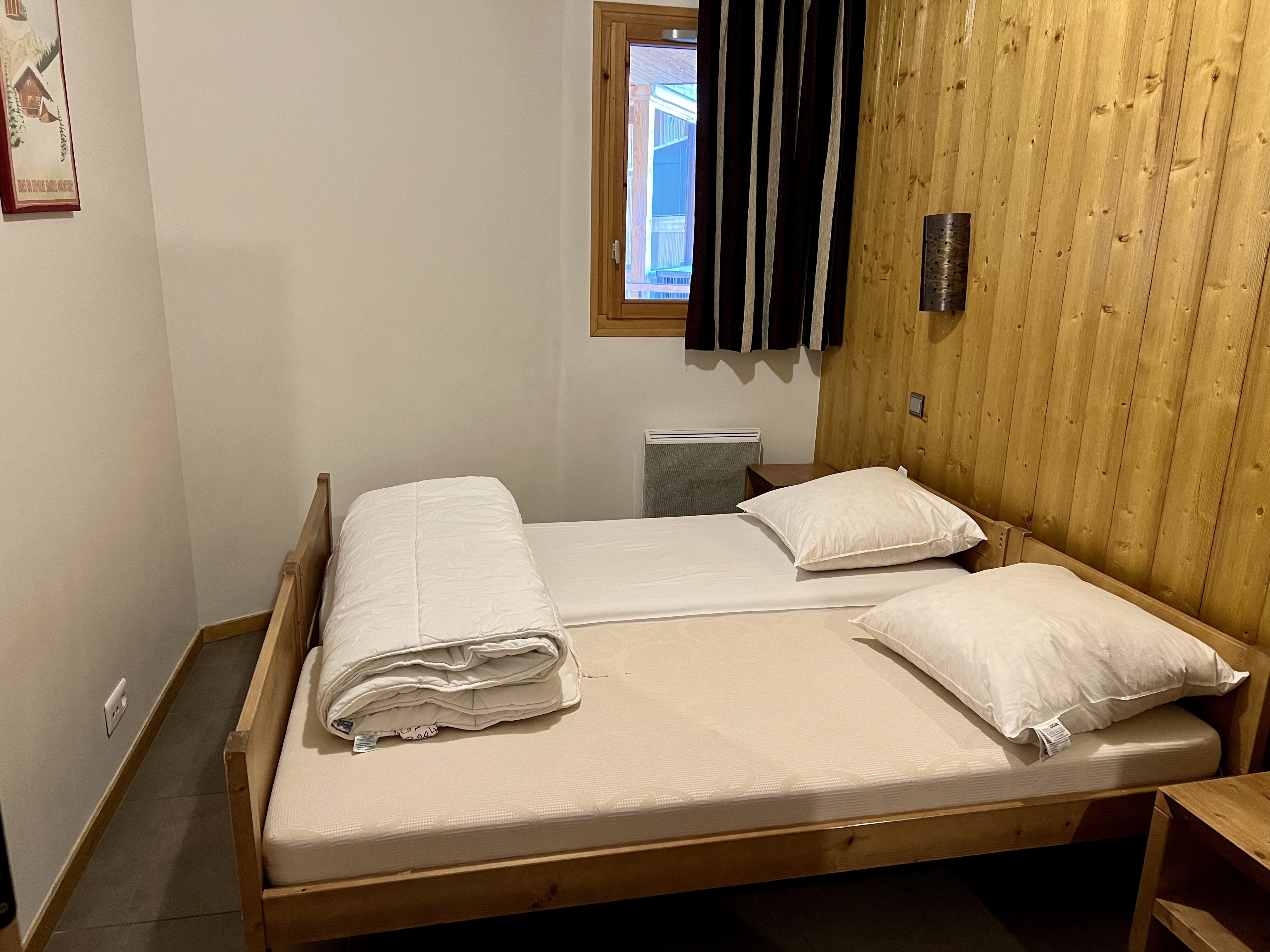 Chambre 2 avec 2 lits simples