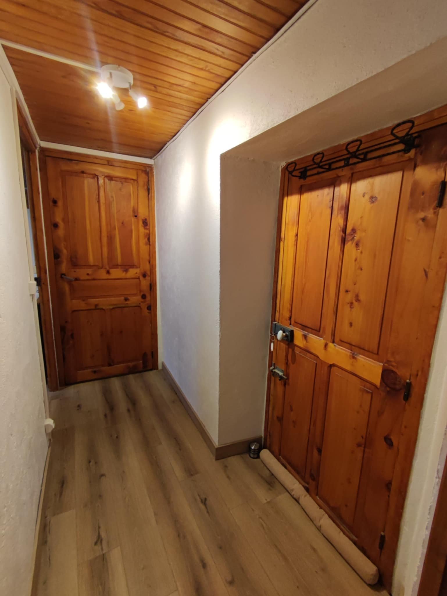 Couloir avec porte manteaux