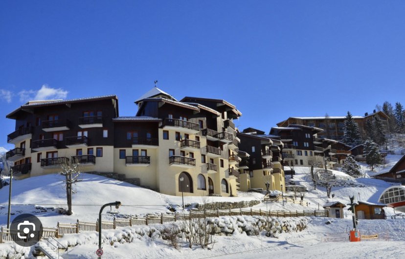 Station en hiver, l'appartement est au dernier étage avec vue dégagée