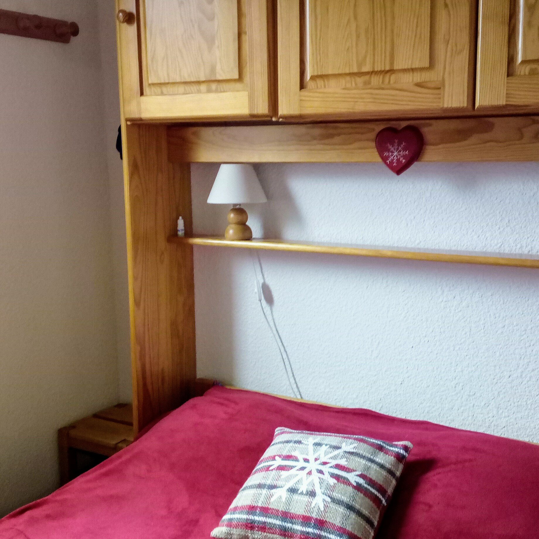 chambre avec lit 140 et penderie