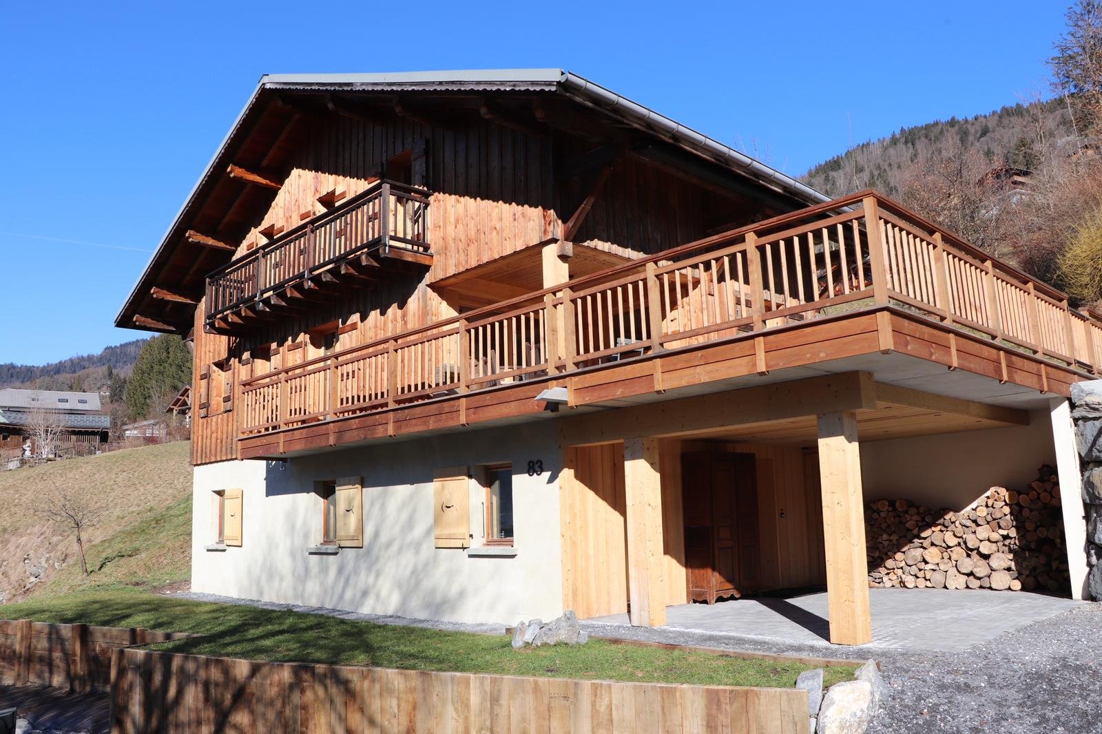 chalet entier, offrant une vue panoramique sur les montagnes