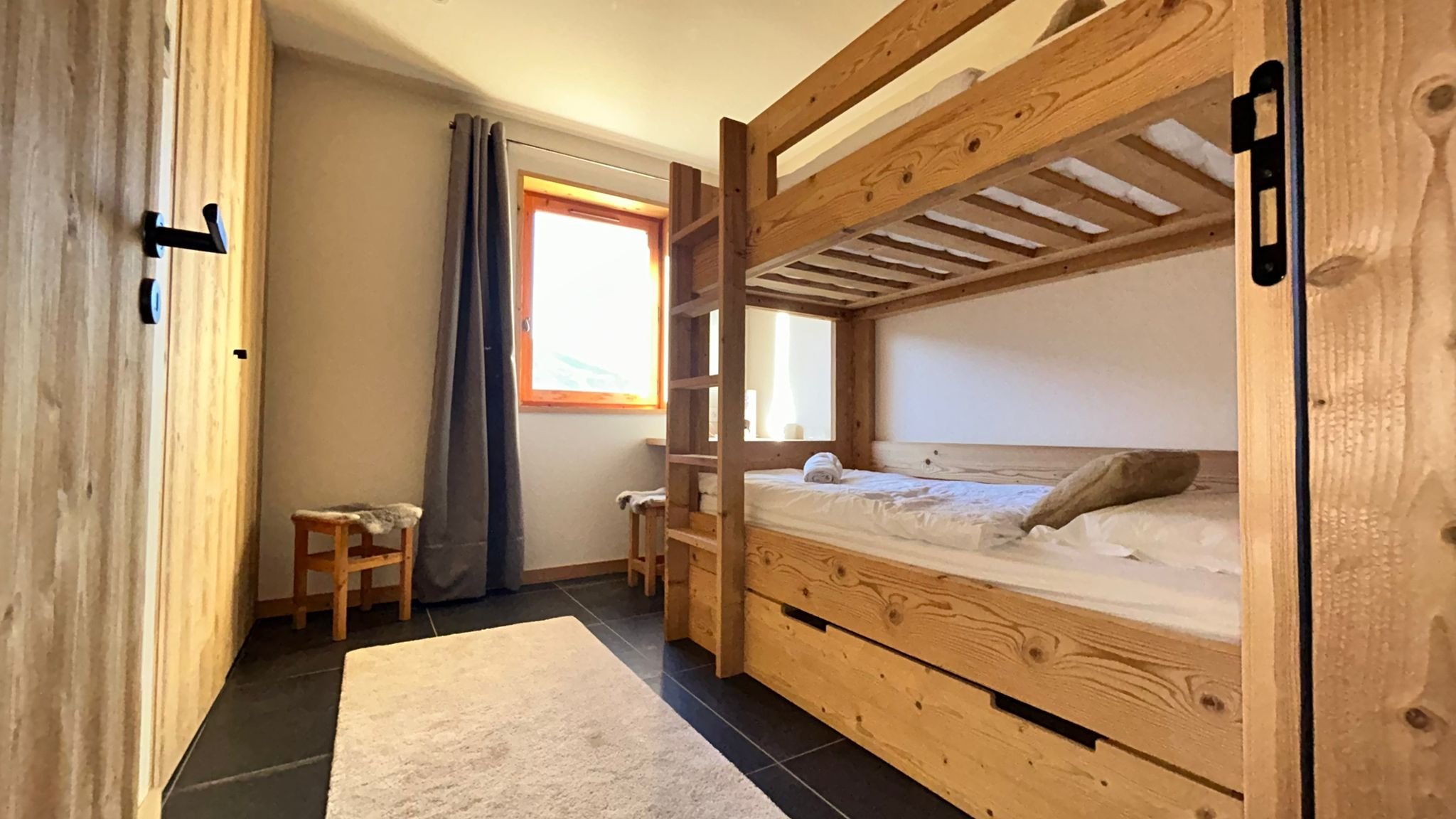 chambre avec deux lit superposés 90x190cm 
située au rez de chaussée