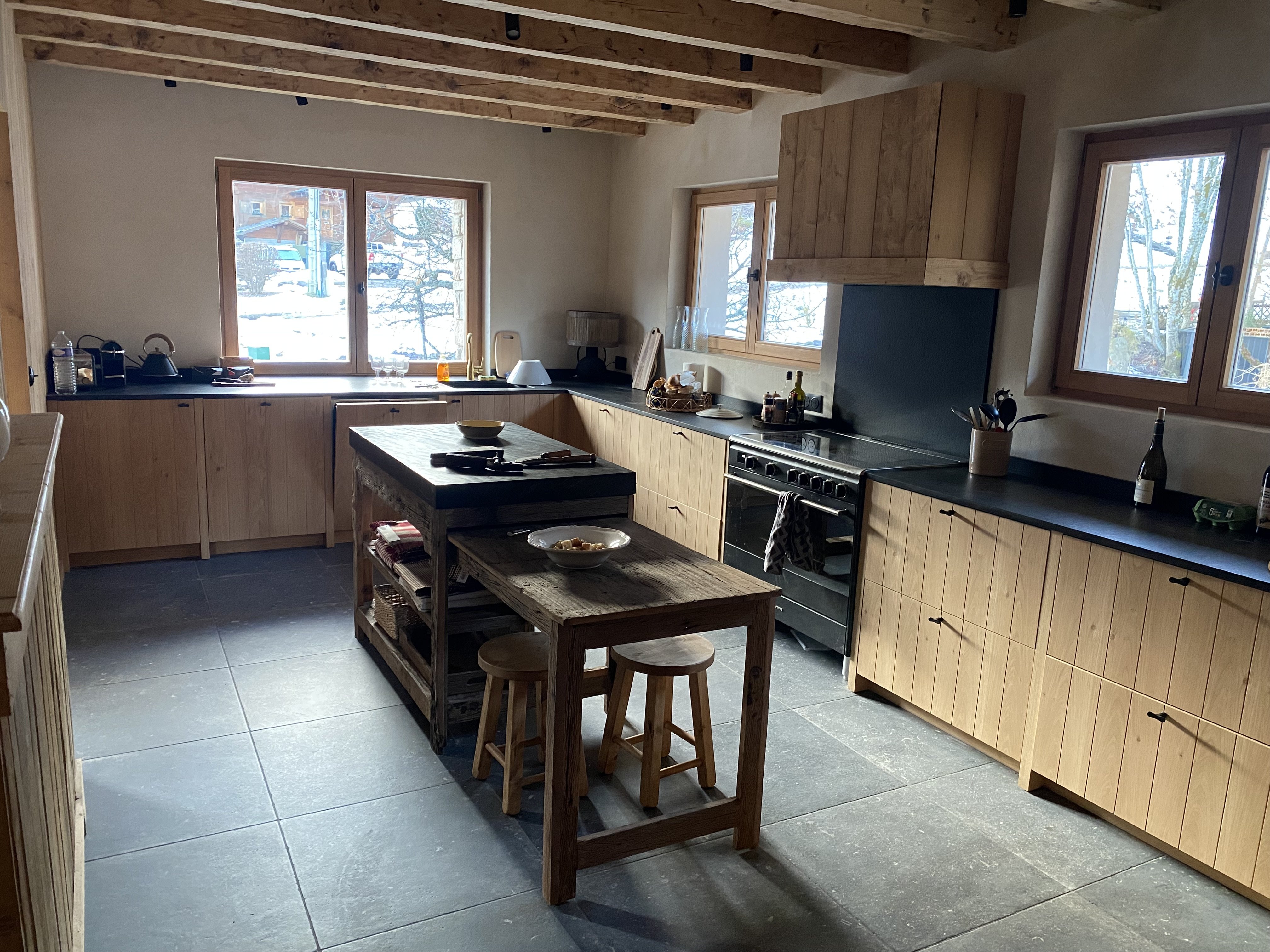Cuisine 23m² complétée d'une arrière cuisine