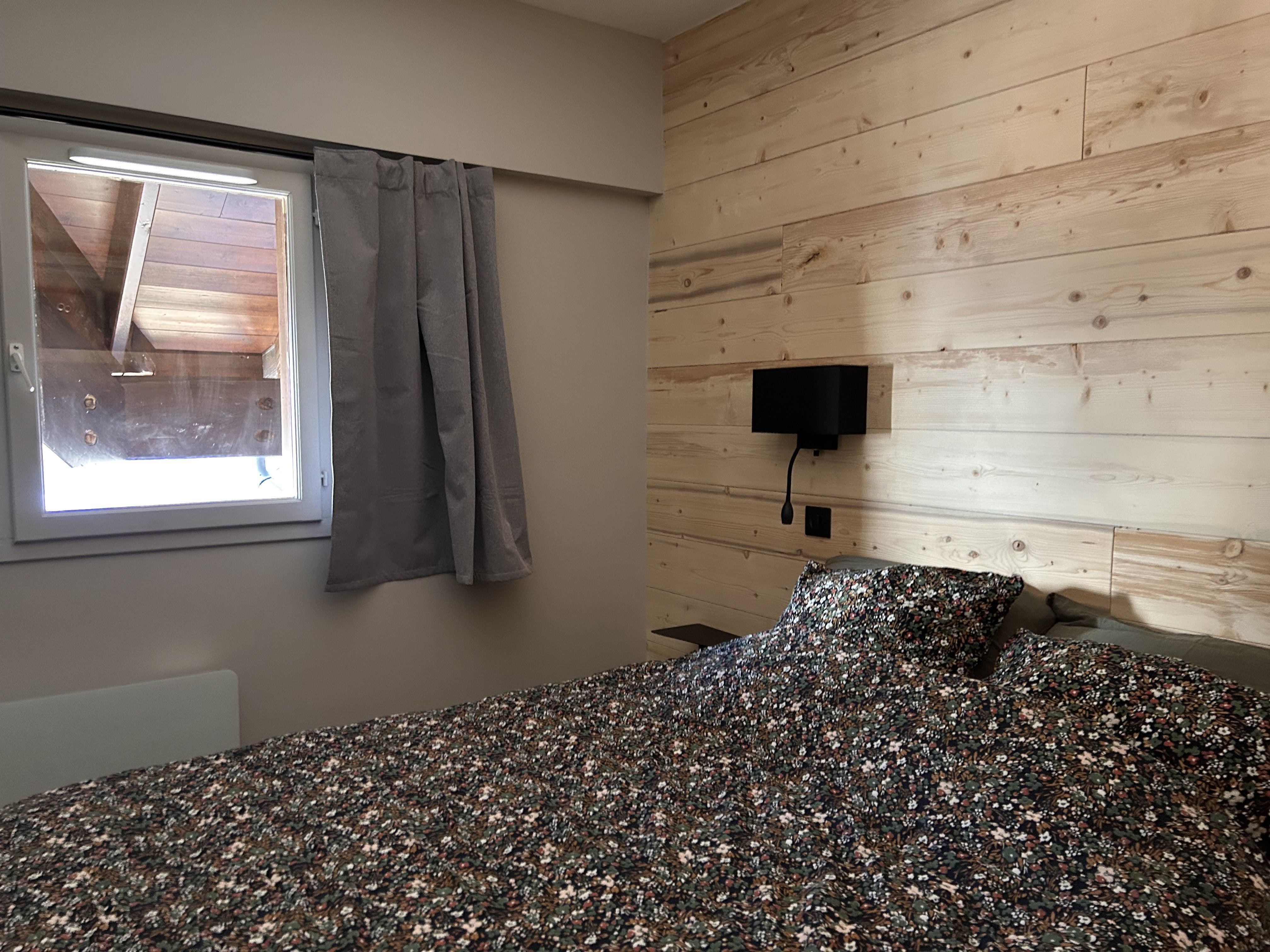 chambre avec placard et lit double 140/190
