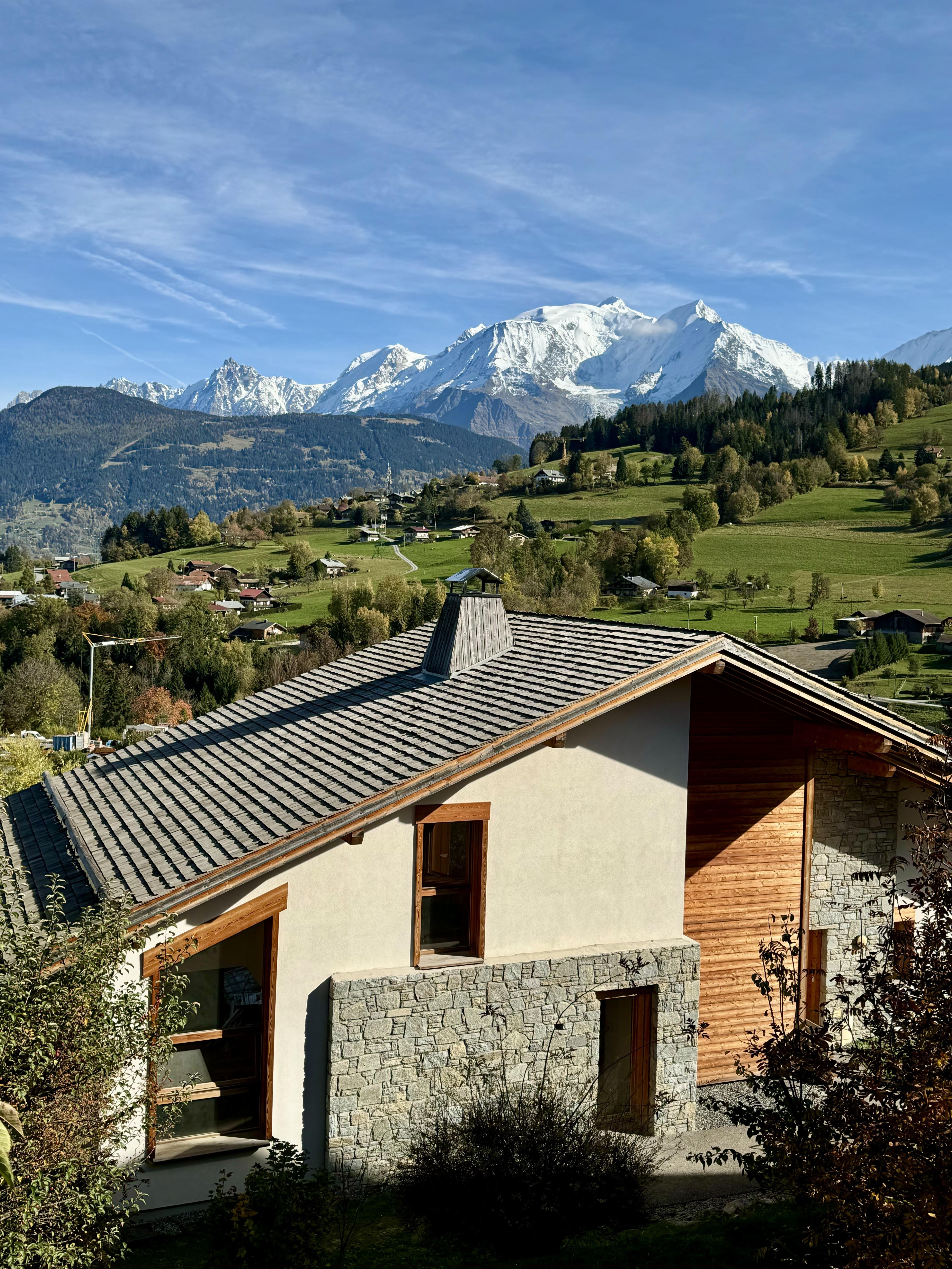 Chalet vu de l'exterieur, Mont blanc au fond